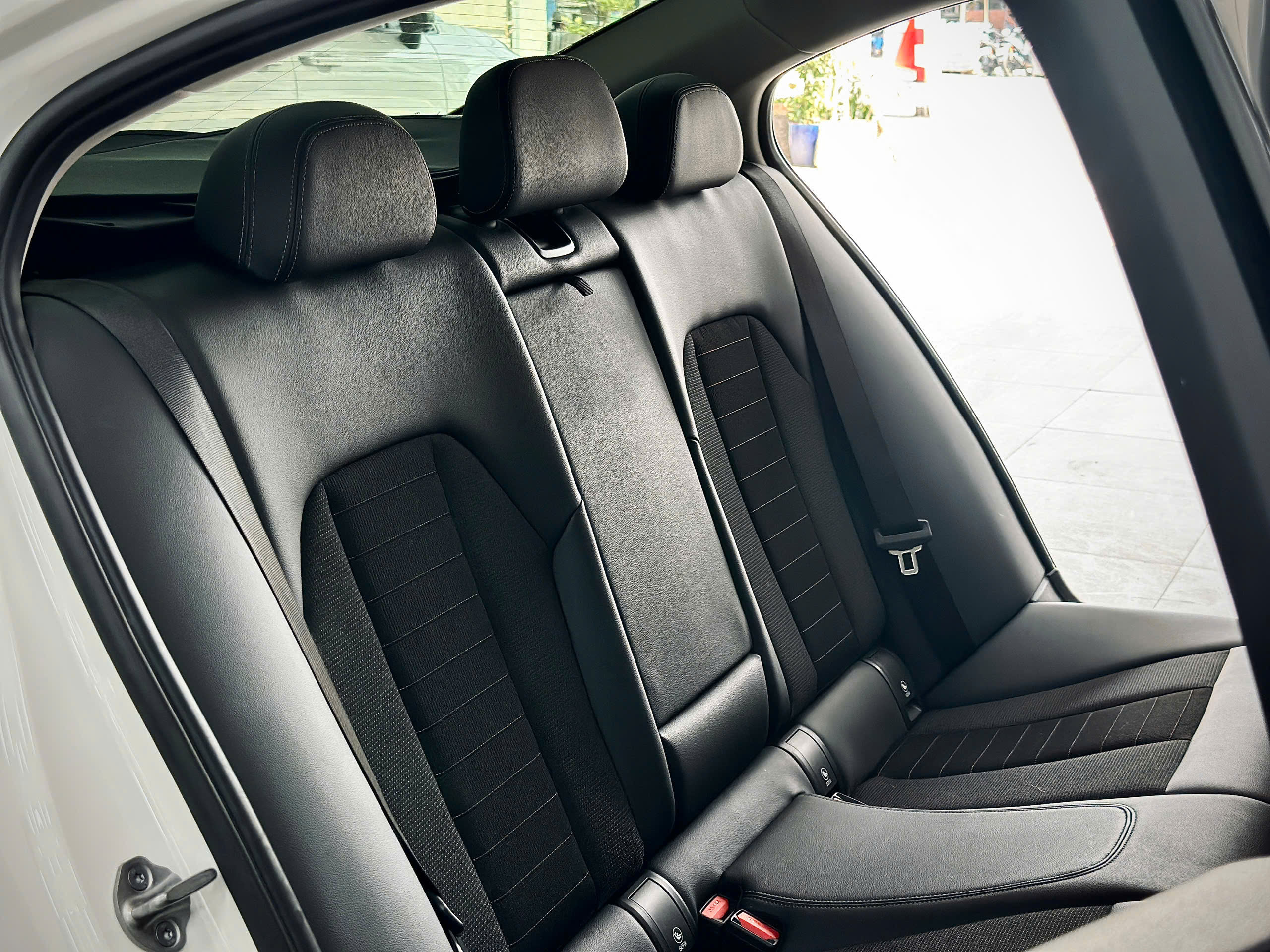 Bán BMW 3 Series 320i Sport Line sản xuất năm 2022, màu trắng, giá tốt