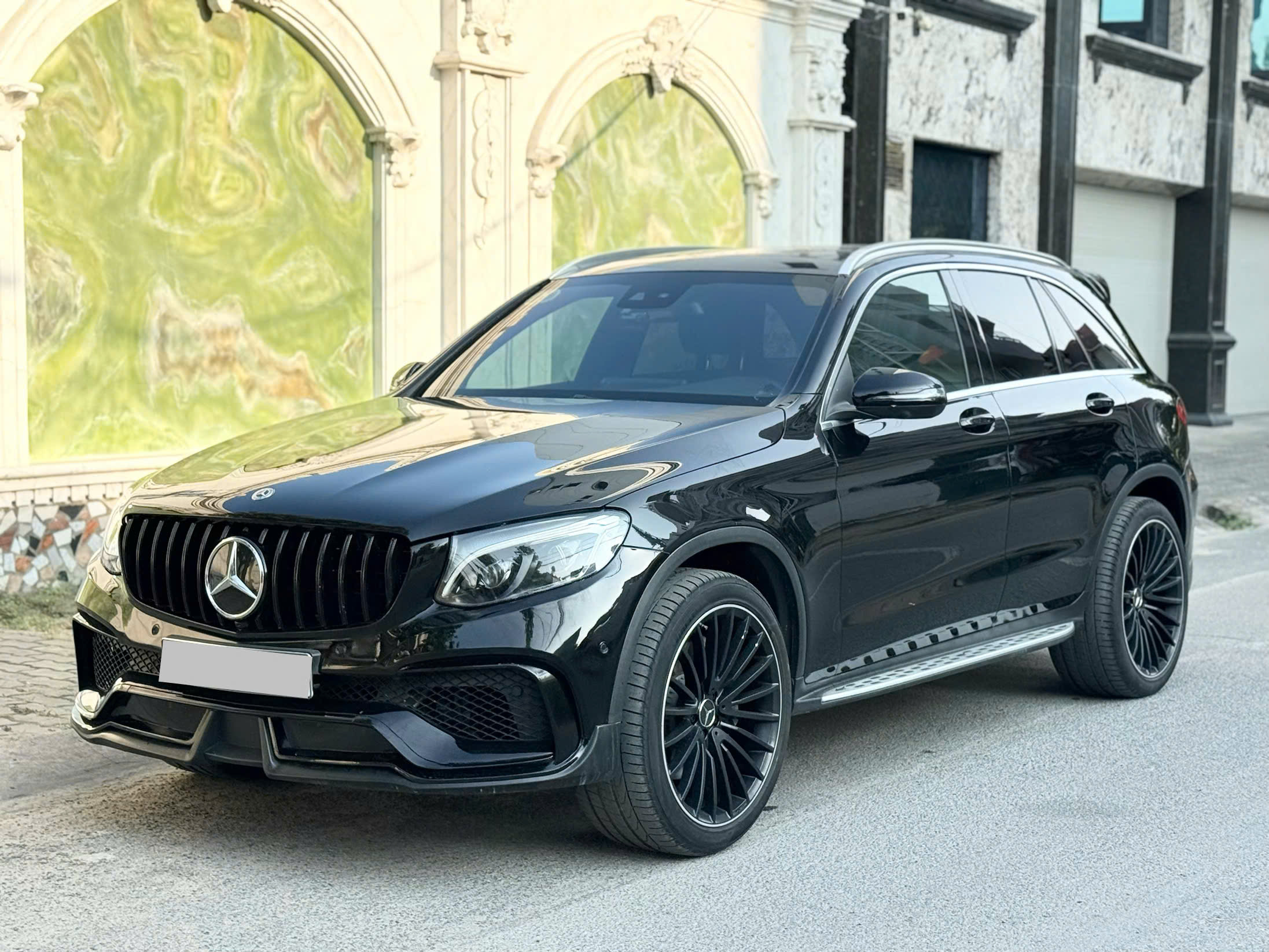 Cần bán xe Mercedes-Benz GLC-Class 300 4Matic năm 2018, màu đen