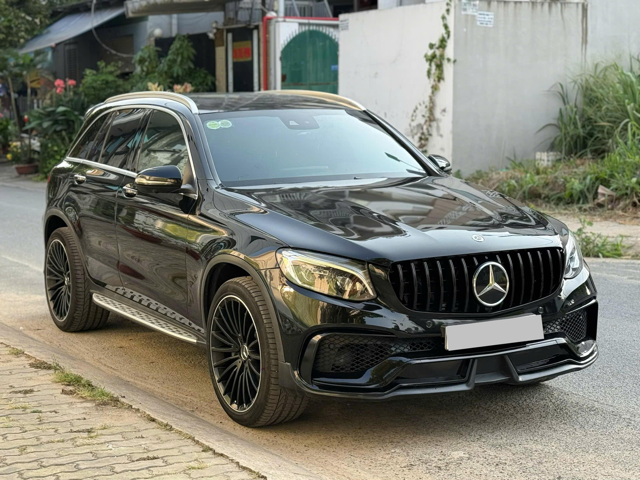 Cần bán xe Mercedes-Benz GLC-Class 300 4Matic năm 2018, màu đen