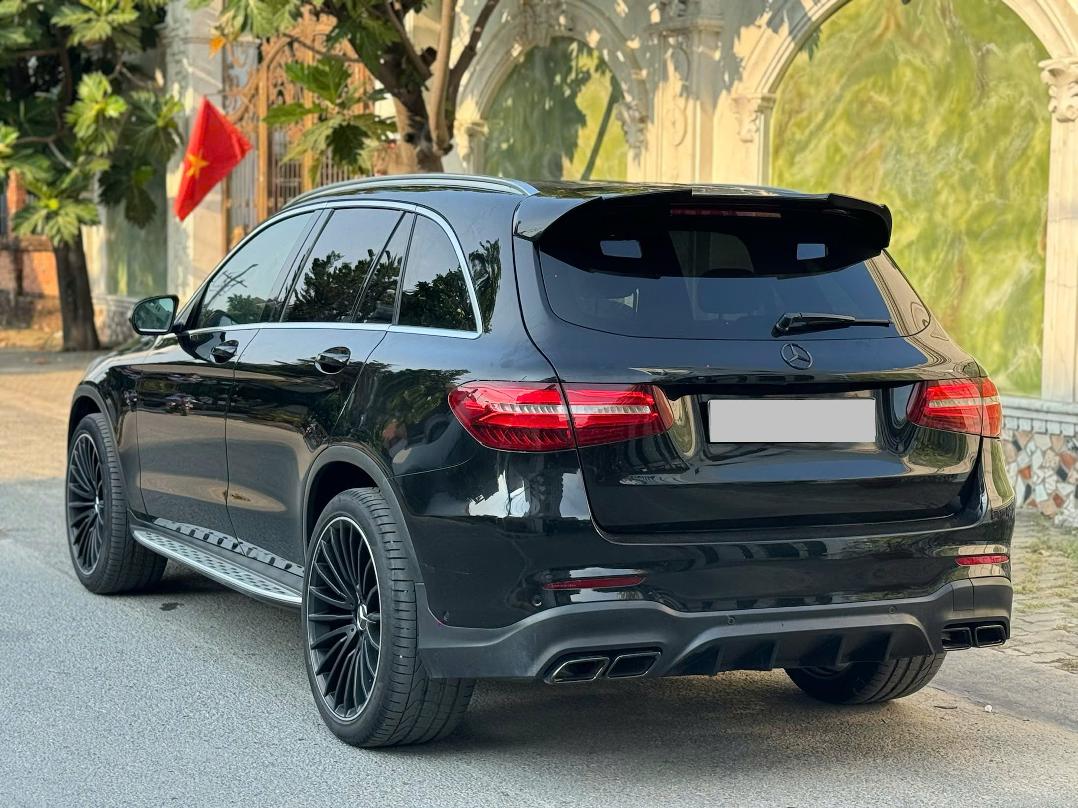 Cần bán xe Mercedes-Benz GLC-Class 300 4Matic năm 2018, màu đen