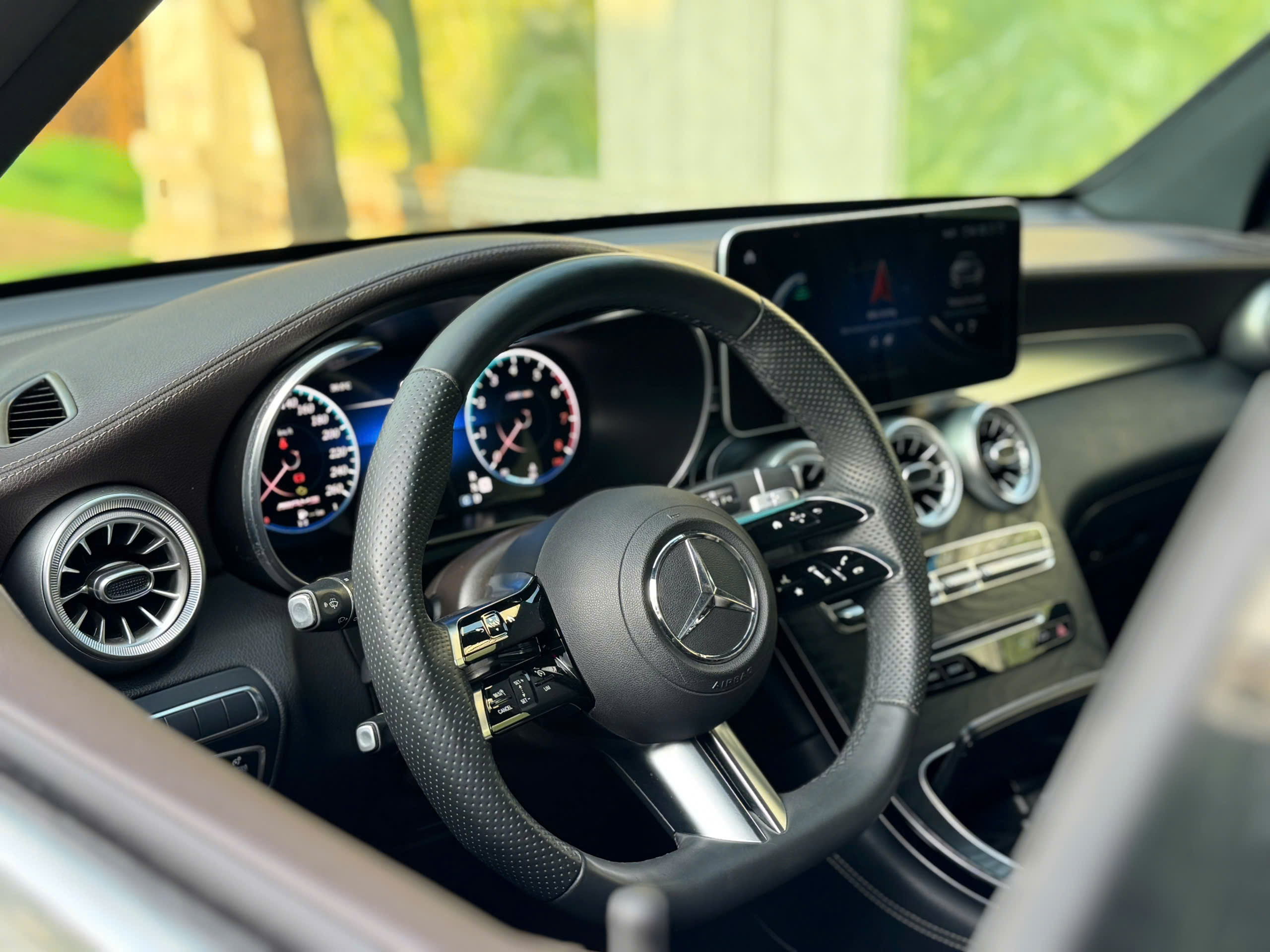 Cần bán xe Mercedes-Benz GLC-Class 300 4Matic năm 2018, màu đen