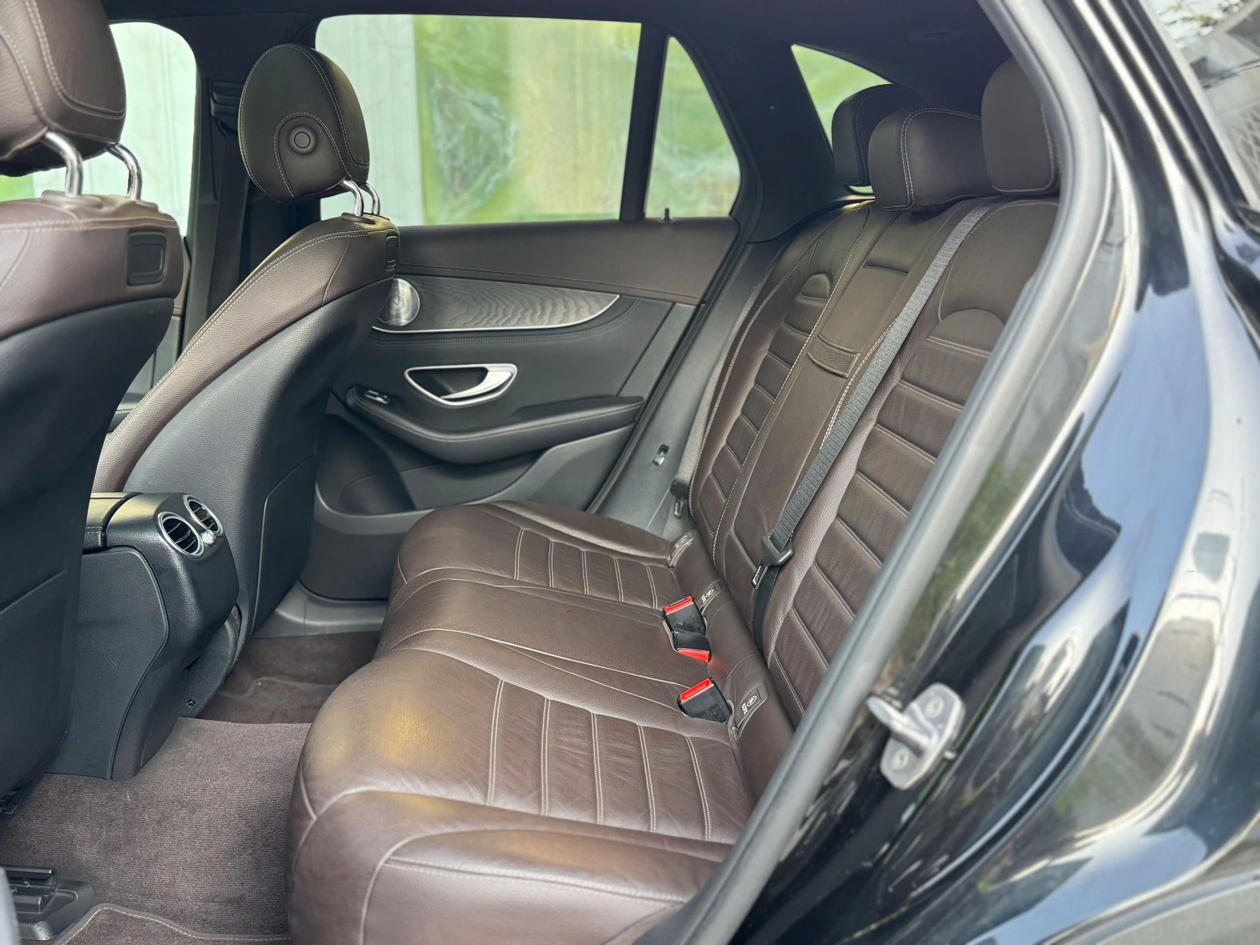 Cần bán xe Mercedes-Benz GLC-Class 300 4Matic năm 2018, màu đen