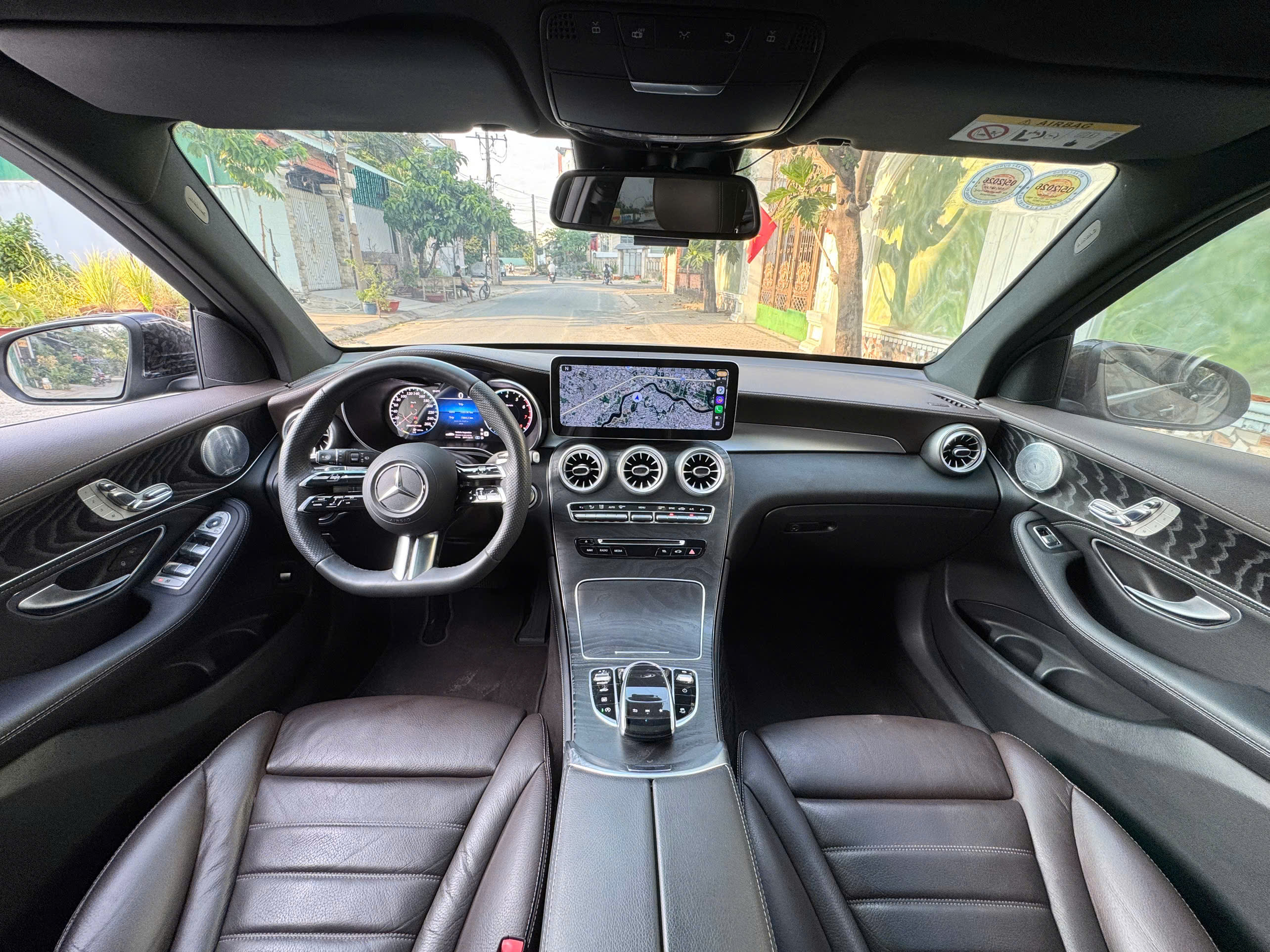 Cần bán xe Mercedes-Benz GLC-Class 300 4Matic năm 2018, màu đen