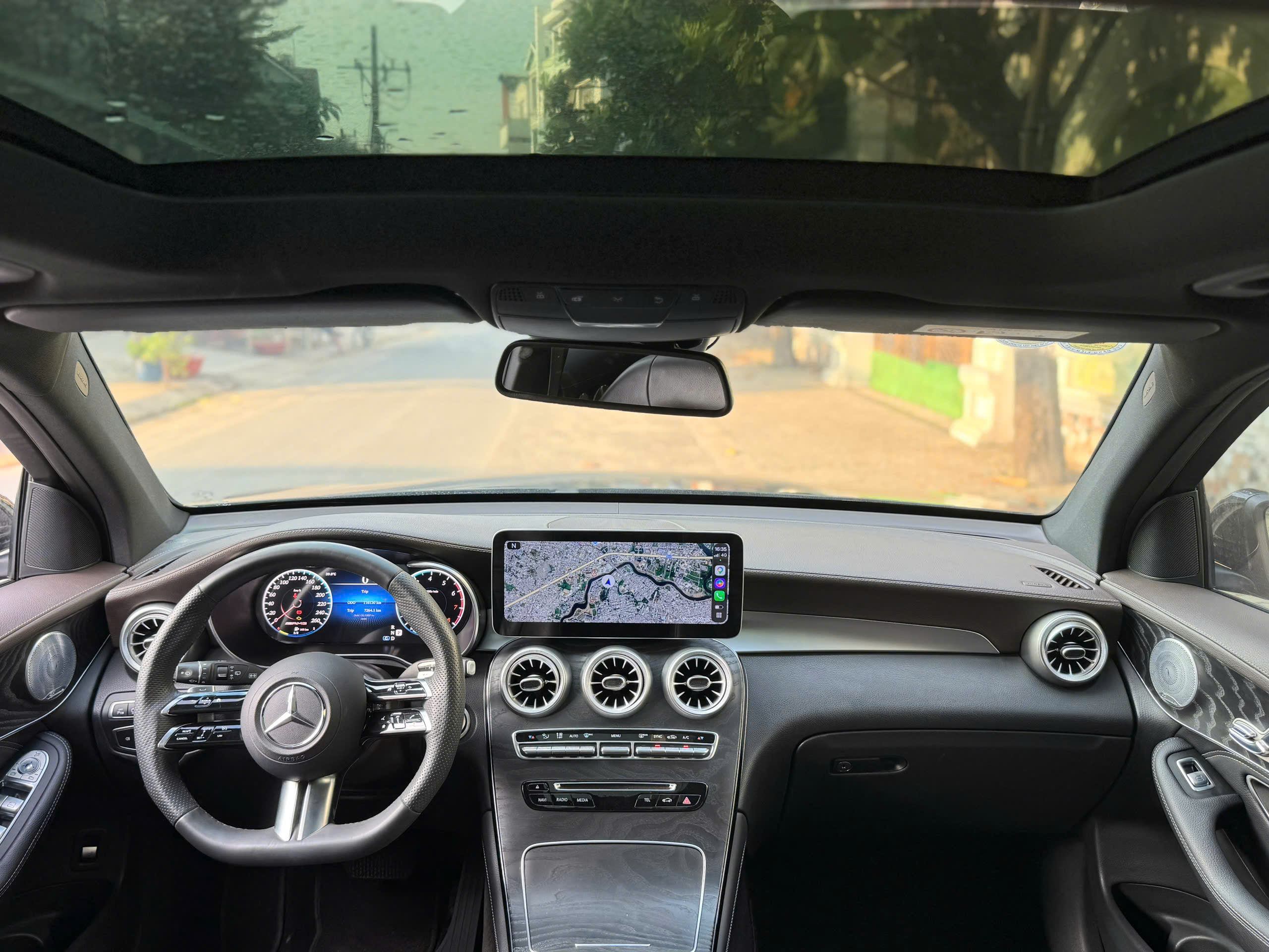 Cần bán xe Mercedes-Benz GLC-Class 300 4Matic năm 2018, màu đen