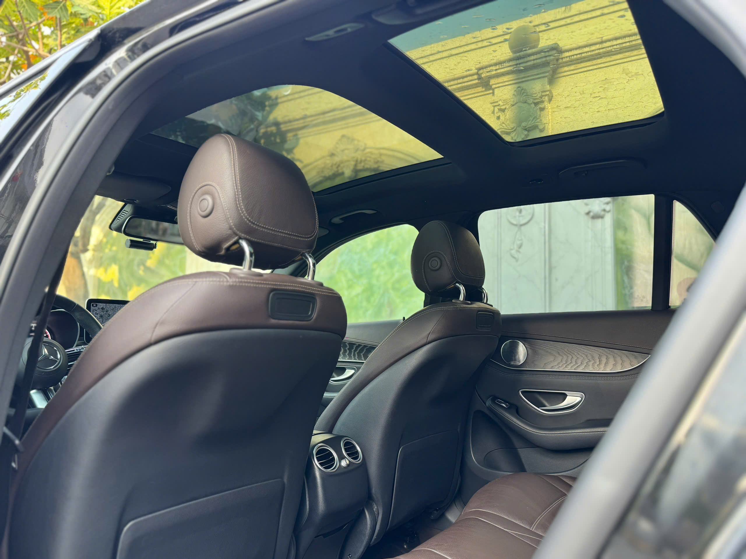 Cần bán xe Mercedes-Benz GLC-Class 300 4Matic năm 2018, màu đen