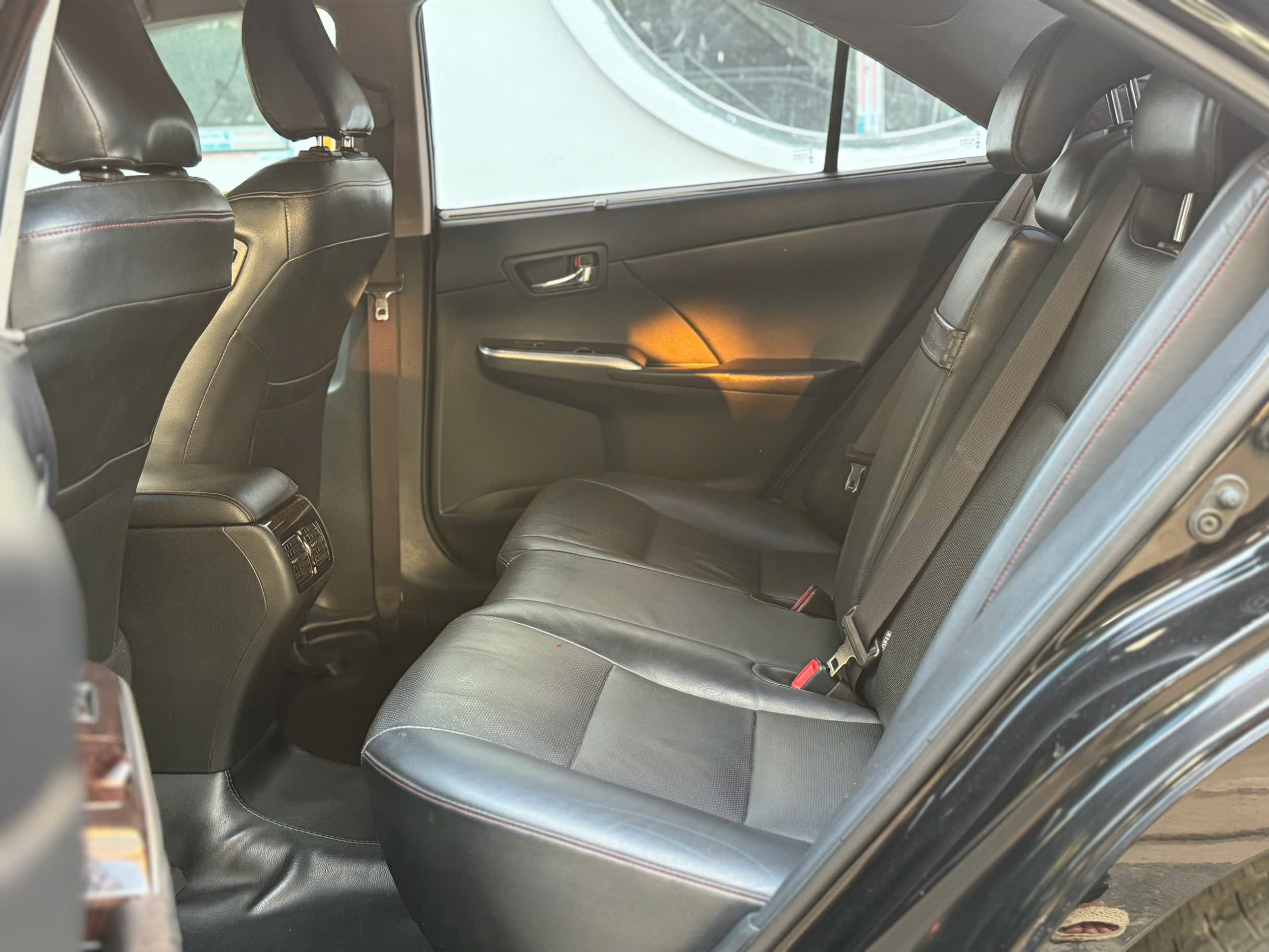 Bán Toyota Camry 2.5Q sản xuất 2018, màu đen, 610 triệu