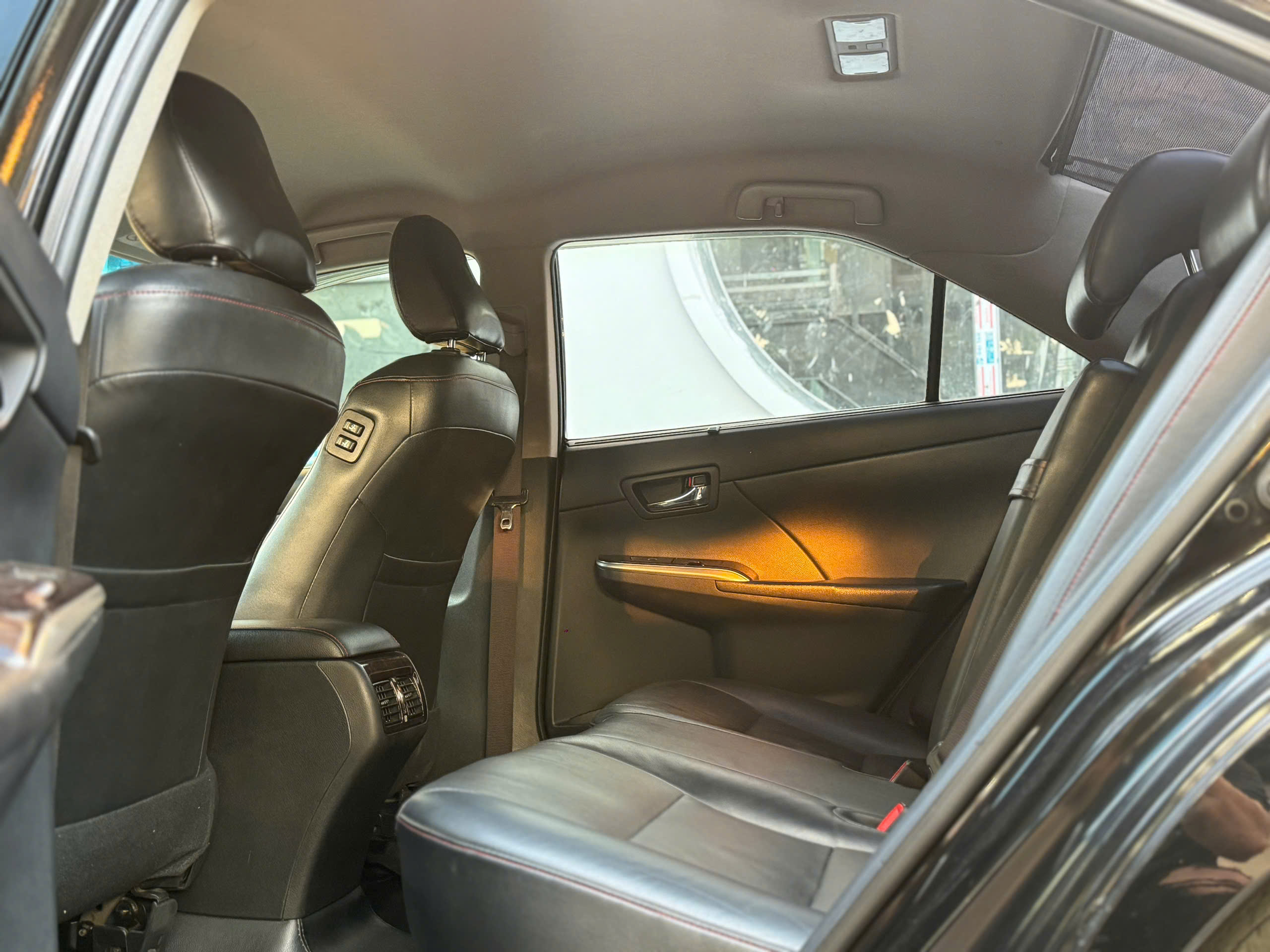 Bán Toyota Camry 2.5Q sản xuất 2018, màu đen, 610 triệu