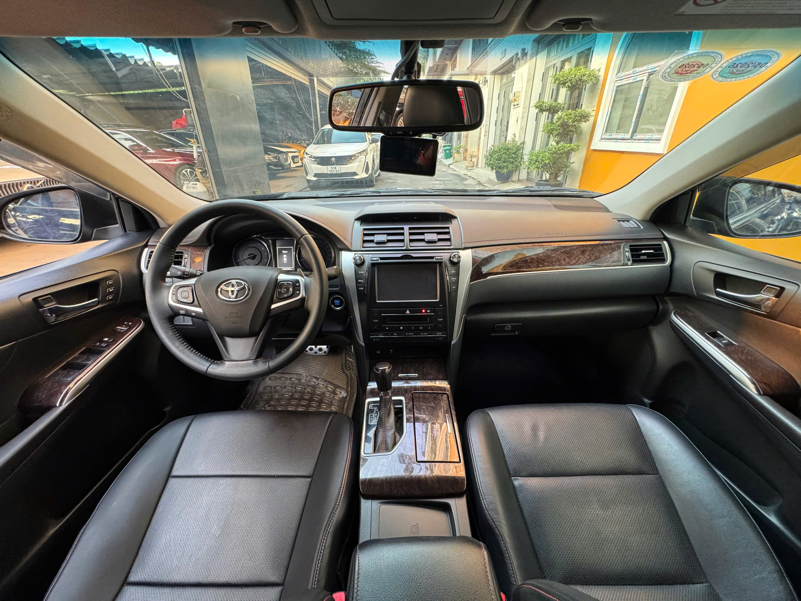 Bán Toyota Camry 2.5Q sản xuất 2018, màu đen, 610 triệu