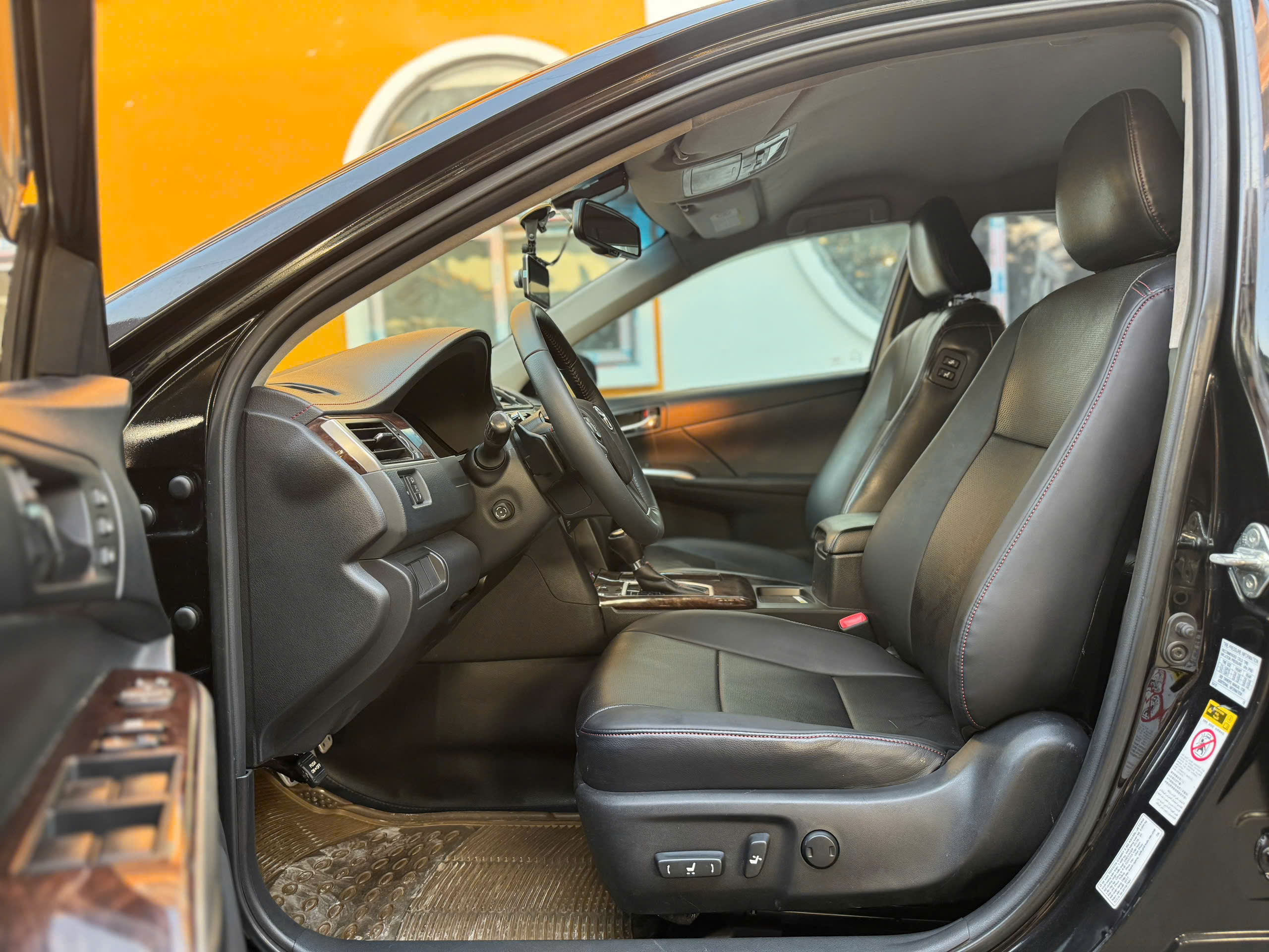 Bán Toyota Camry 2.5Q sản xuất 2018, màu đen, 610 triệu