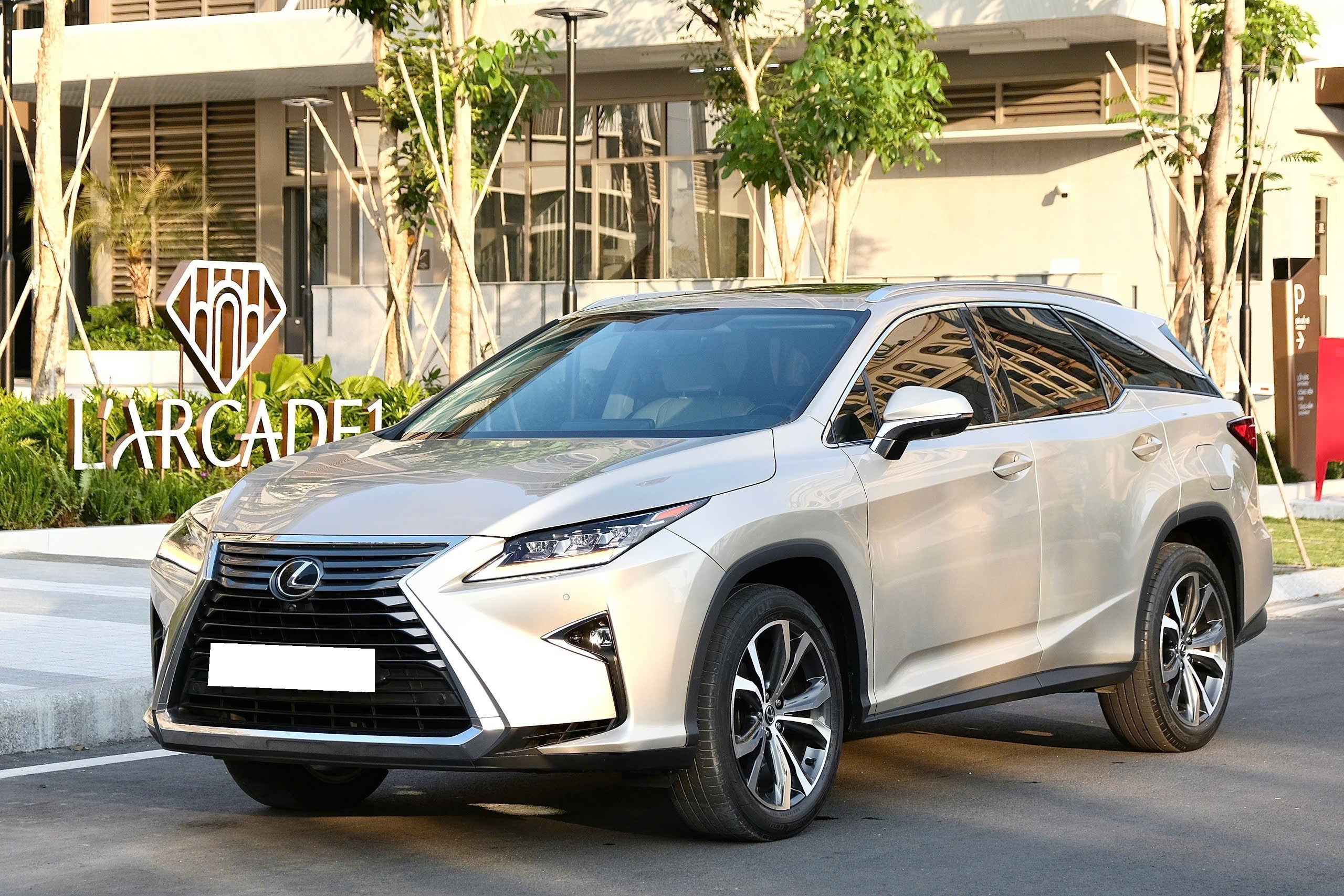 Bán Lexus RX 350L sản xuất 2019, màu vàng, xe nhập, 2.699 tỉ