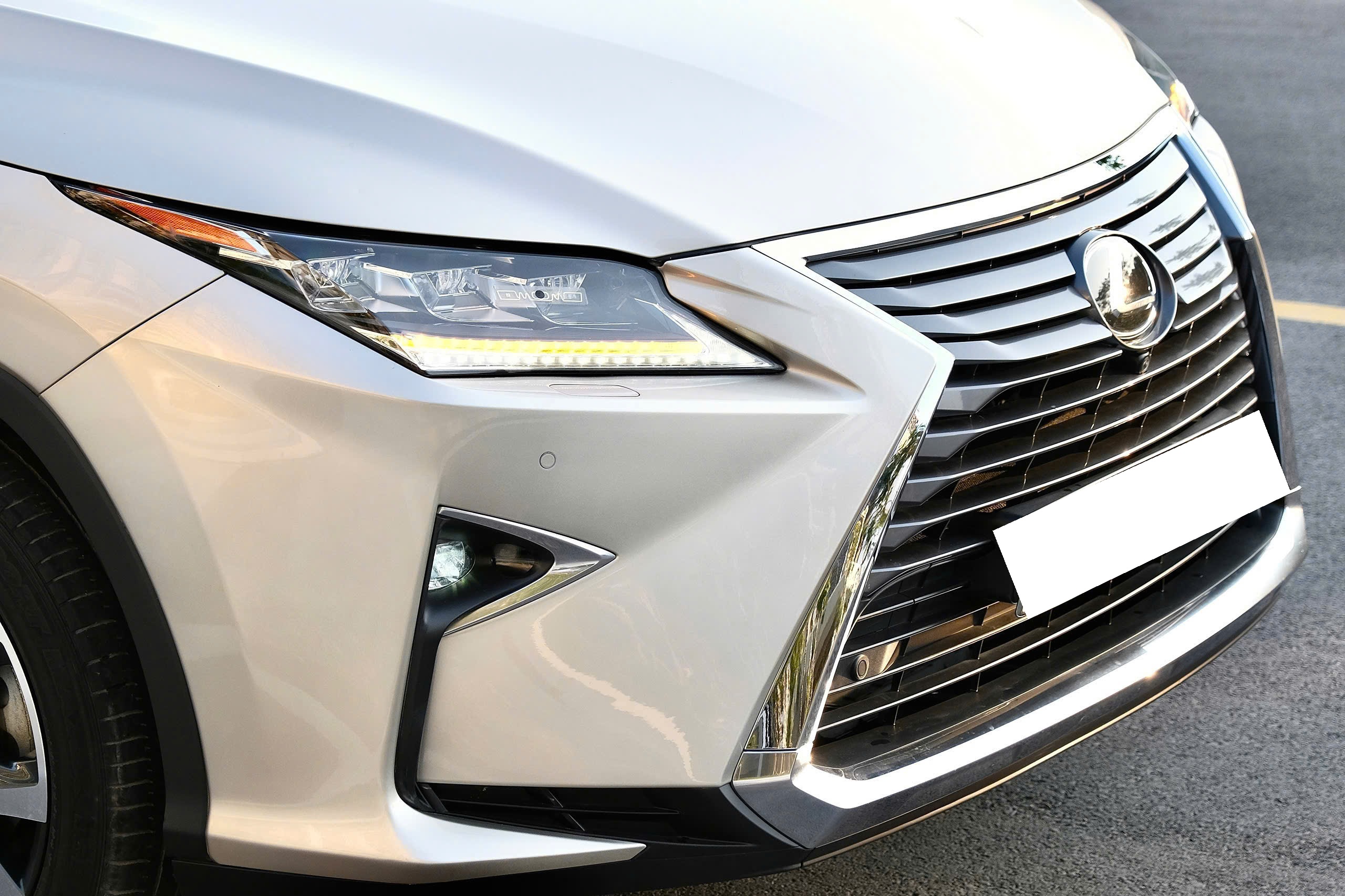 Bán Lexus RX 350L sản xuất 2019, màu vàng, xe nhập, 2.699 tỉ