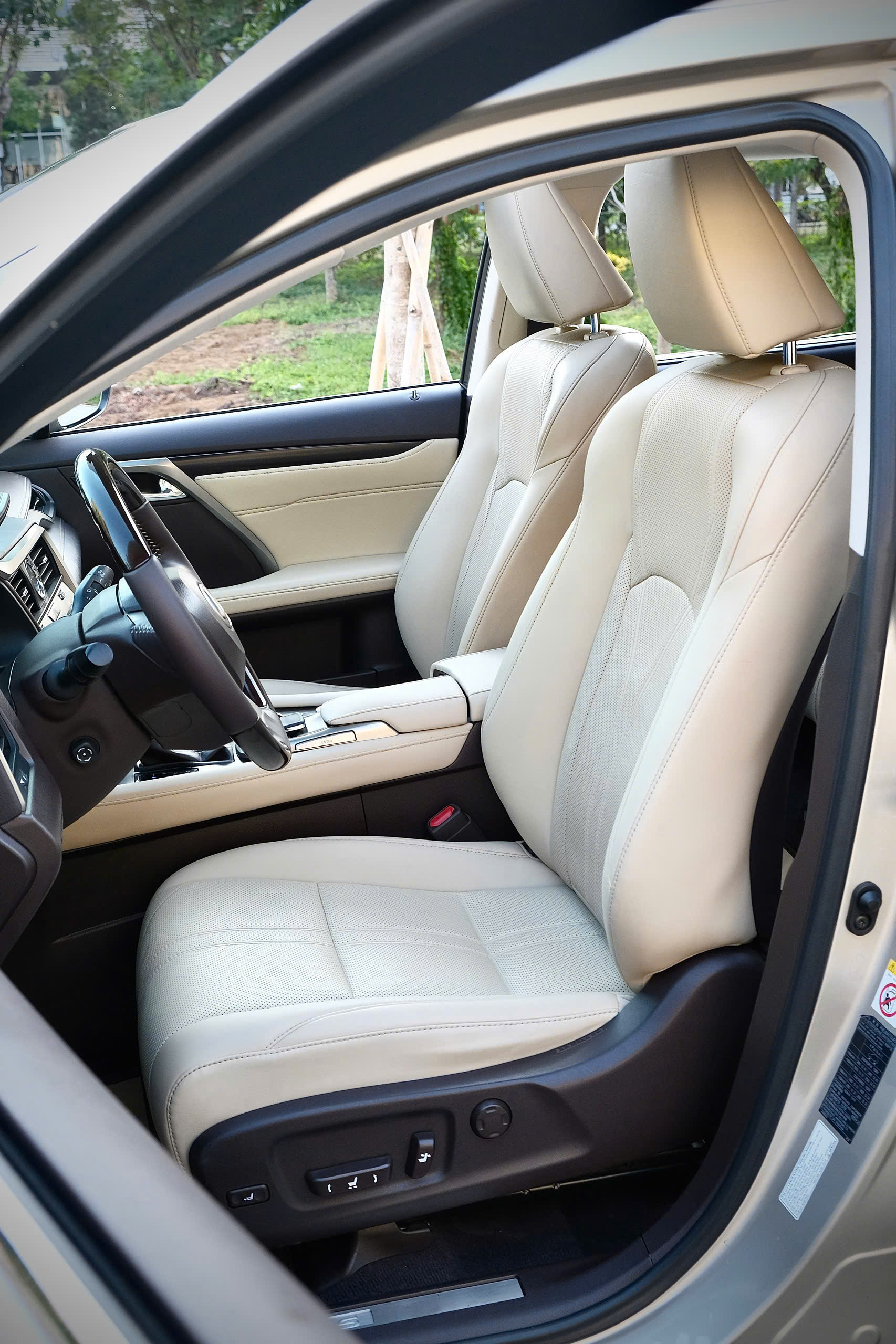 Bán Lexus RX 350L sản xuất 2019, màu vàng, xe nhập, 2.699 tỉ