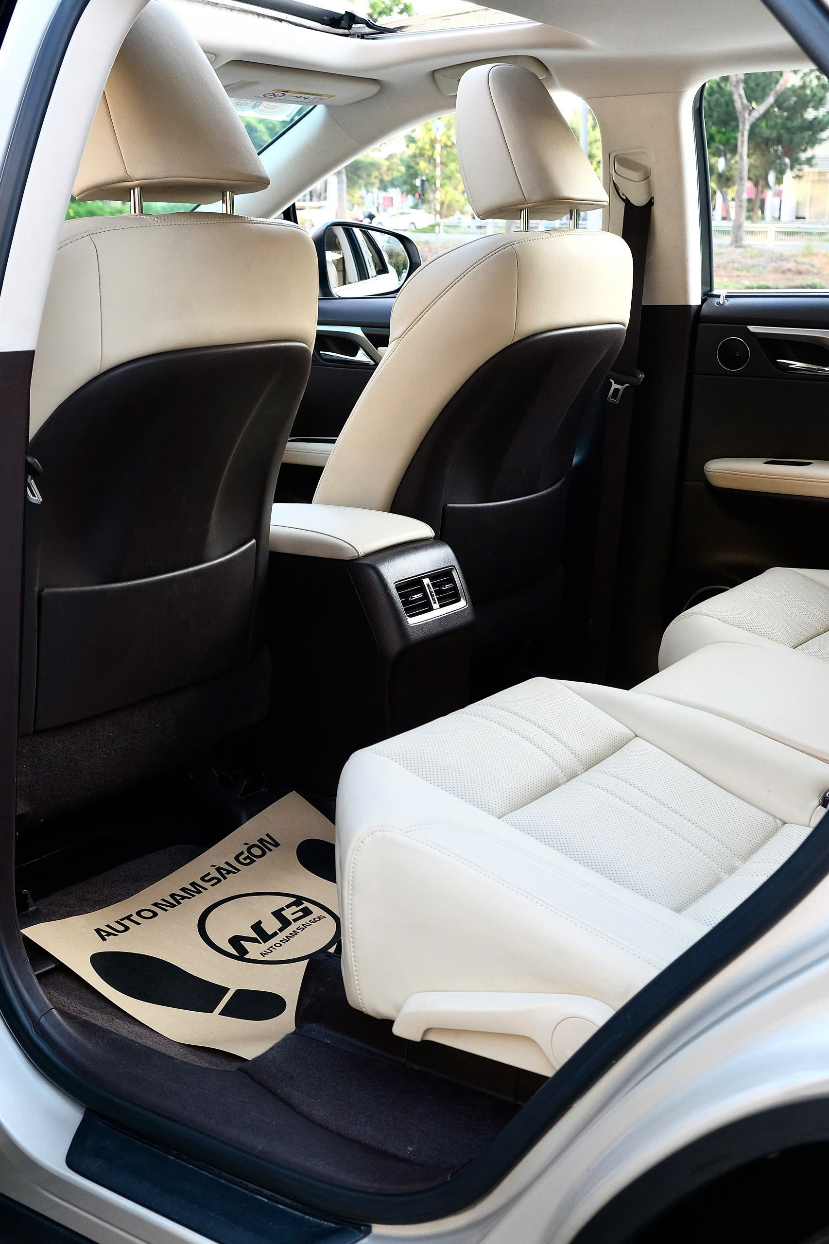 Bán Lexus RX 350L sản xuất 2019, màu vàng, xe nhập, 2.699 tỉ