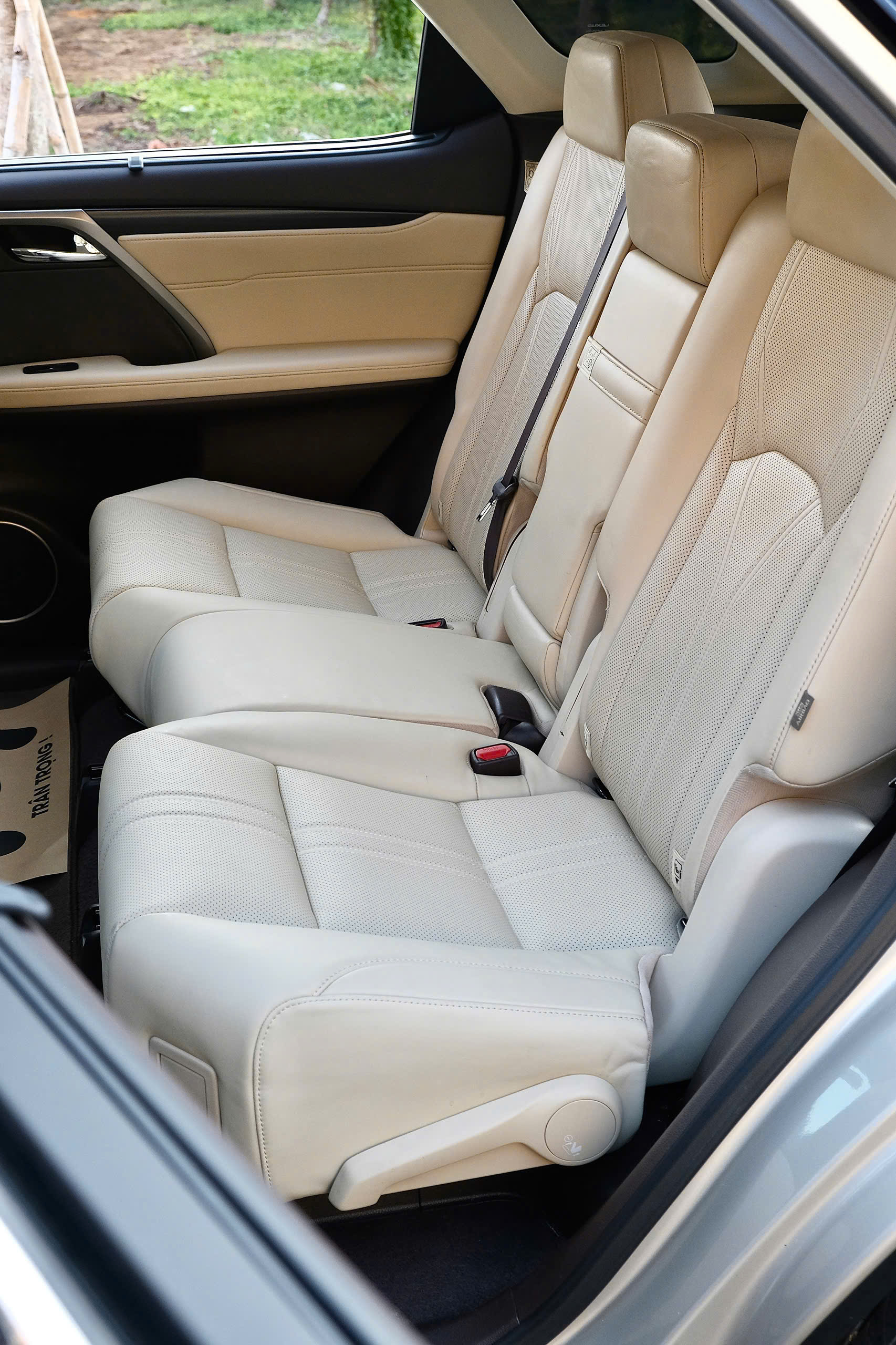 Bán Lexus RX 350L sản xuất 2019, màu vàng, xe nhập, 2.699 tỉ