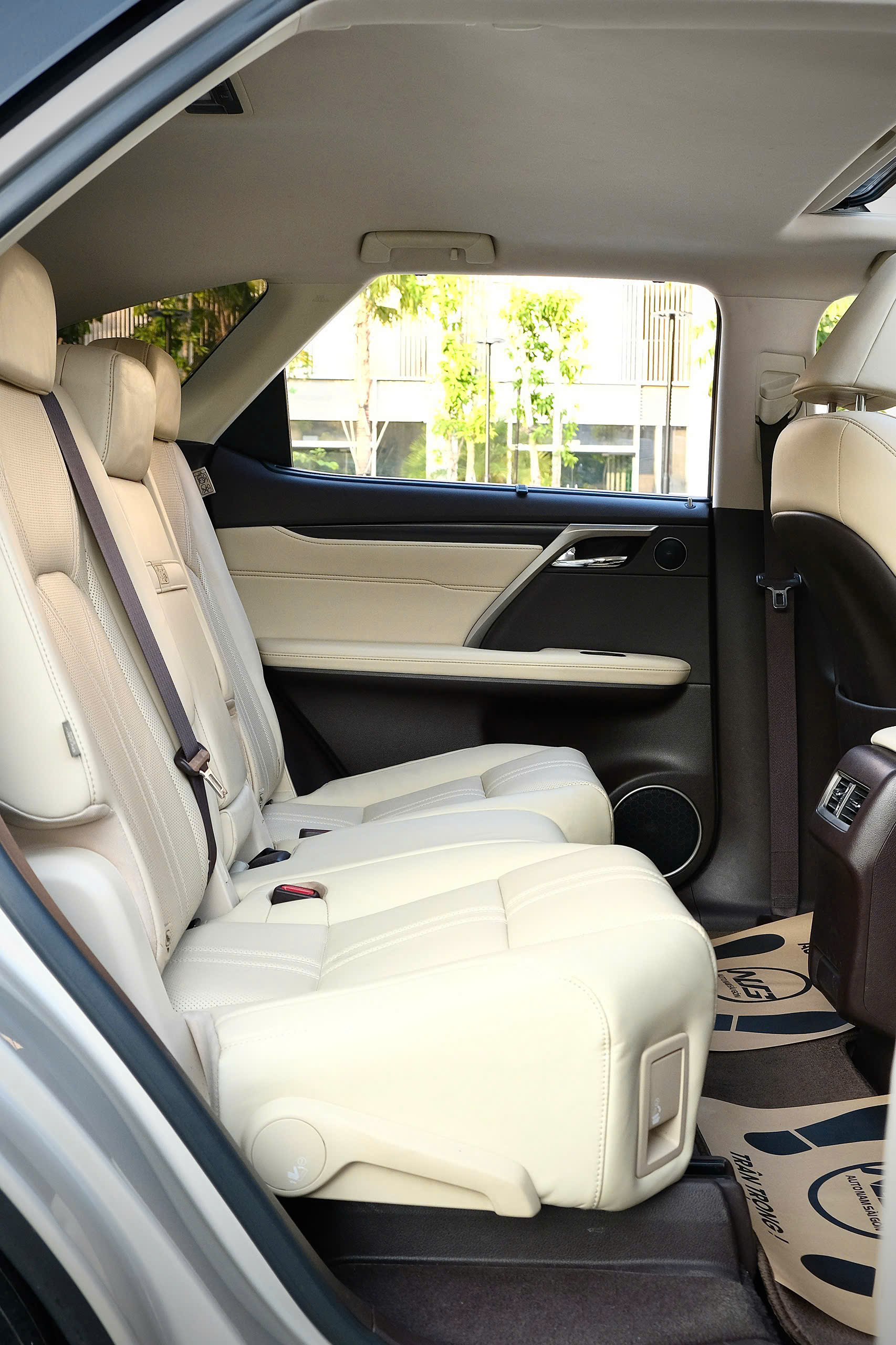 Bán Lexus RX 350L sản xuất 2019, màu vàng, xe nhập, 2.699 tỉ