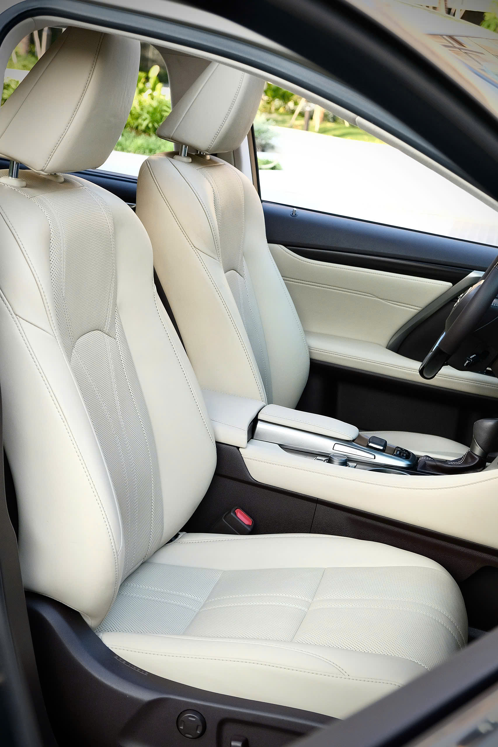 Bán Lexus RX 350L sản xuất 2019, màu vàng, xe nhập, 2.699 tỉ