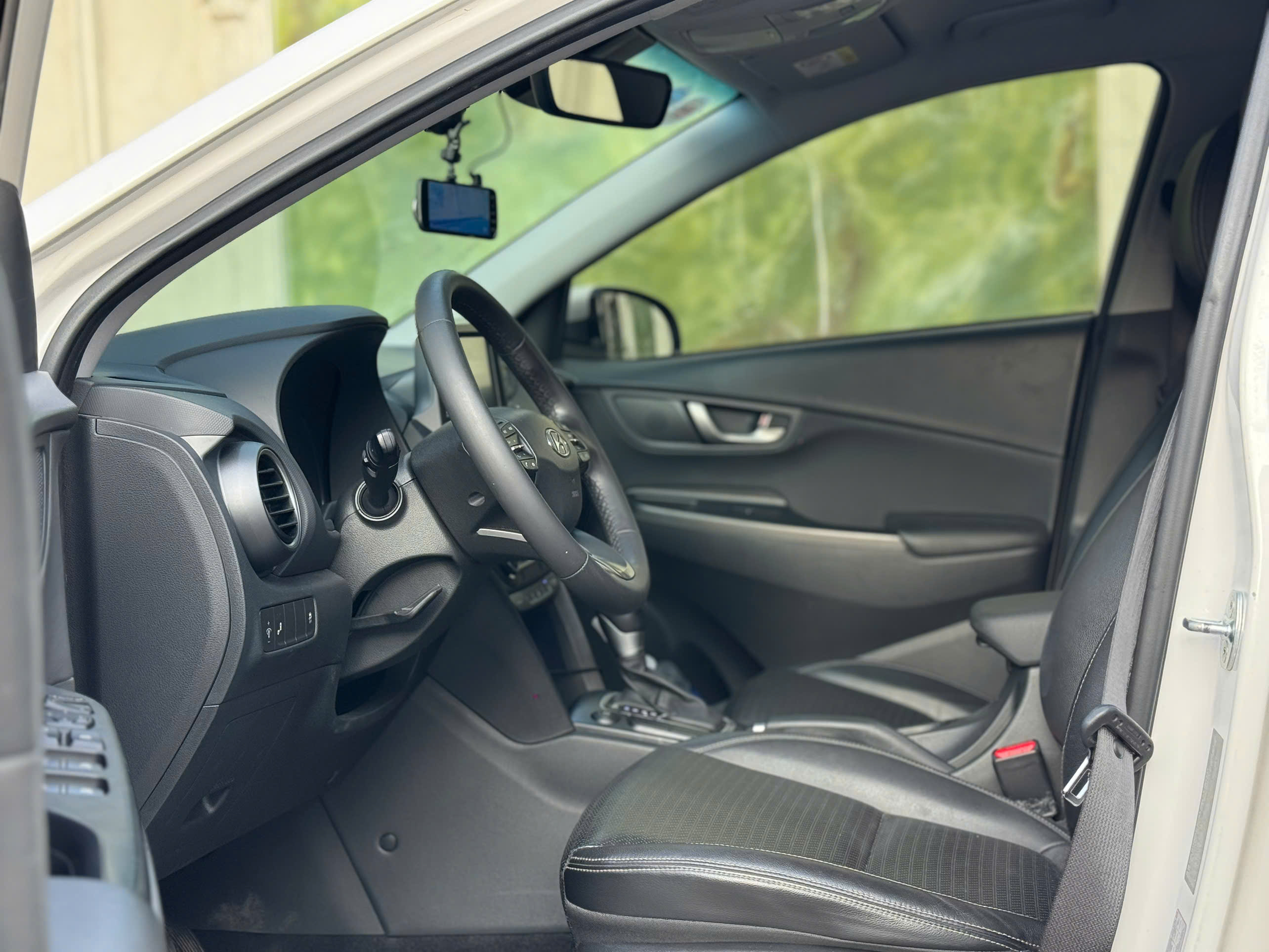 Bán ô tô Hyundai Kona Đặc Biệt 2.0 AT sản xuất 2022, màu trắng, 530tr