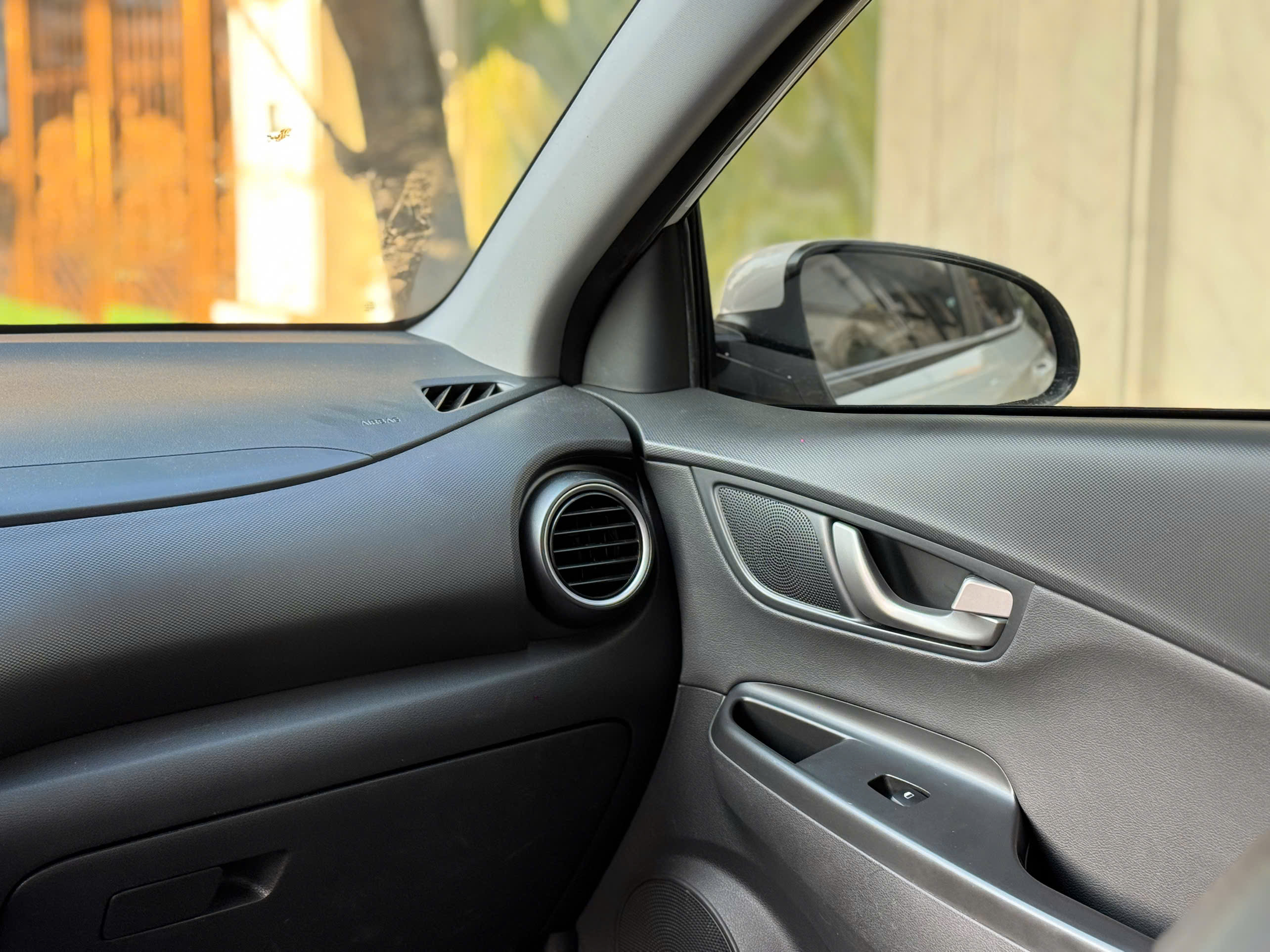 Bán ô tô Hyundai Kona Đặc Biệt 2.0 AT sản xuất 2022, màu trắng, 530tr