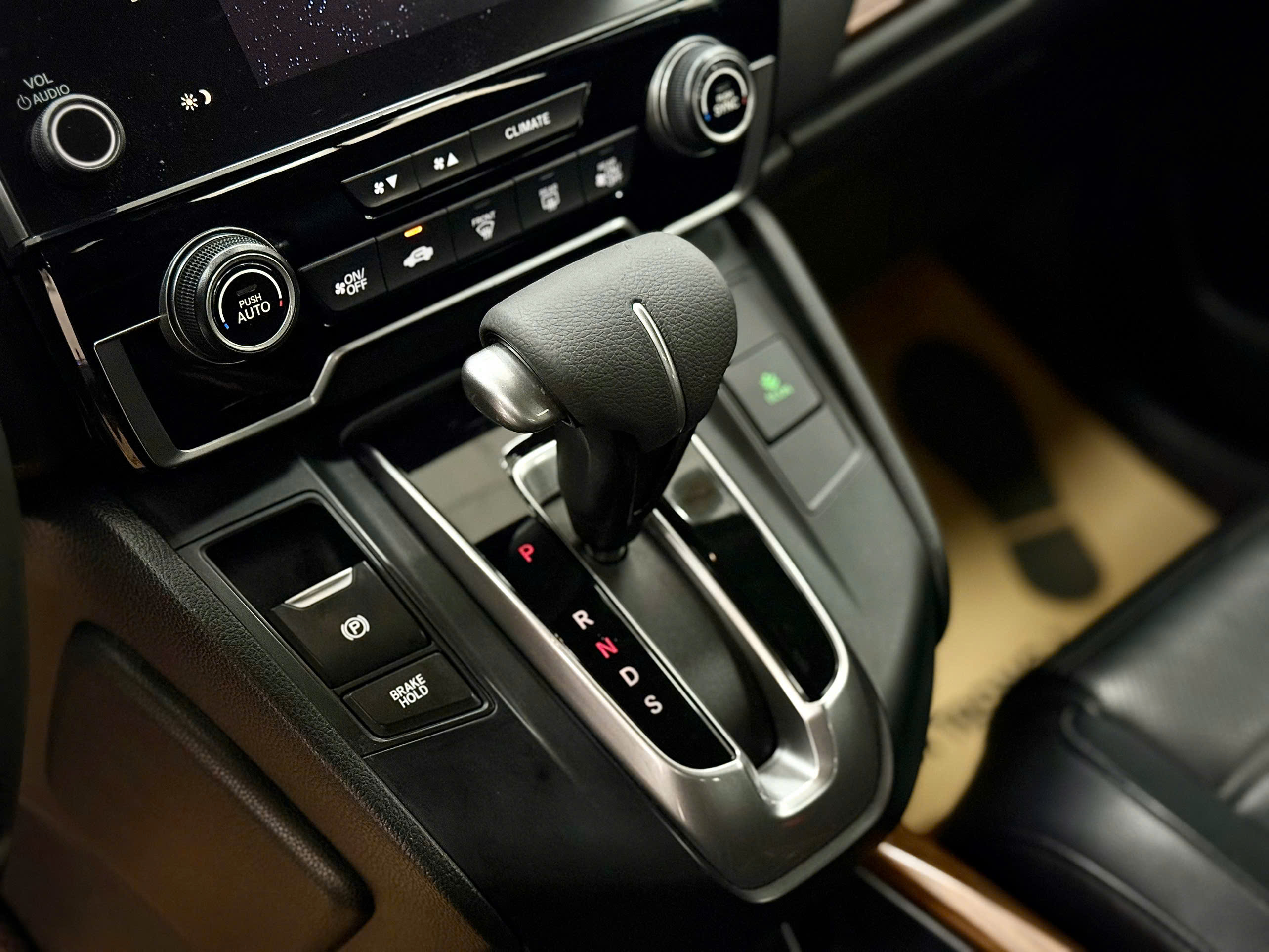 Cần bán Honda CR V L sản xuất năm 2020, màu trắng, nhập khẩu