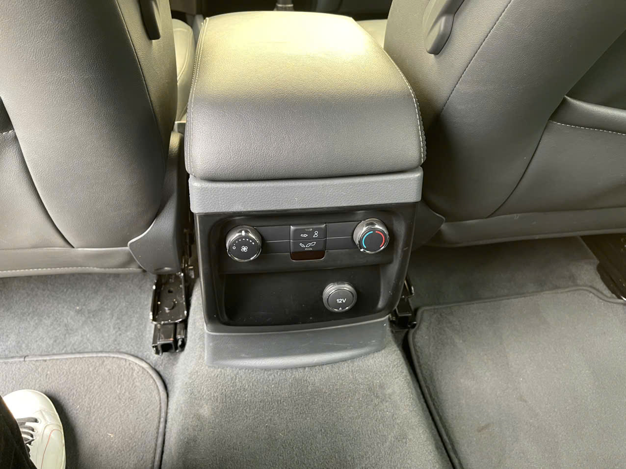 Ford Everest 2.2 AT Titanium 4x2 sx 2016 đky 2017