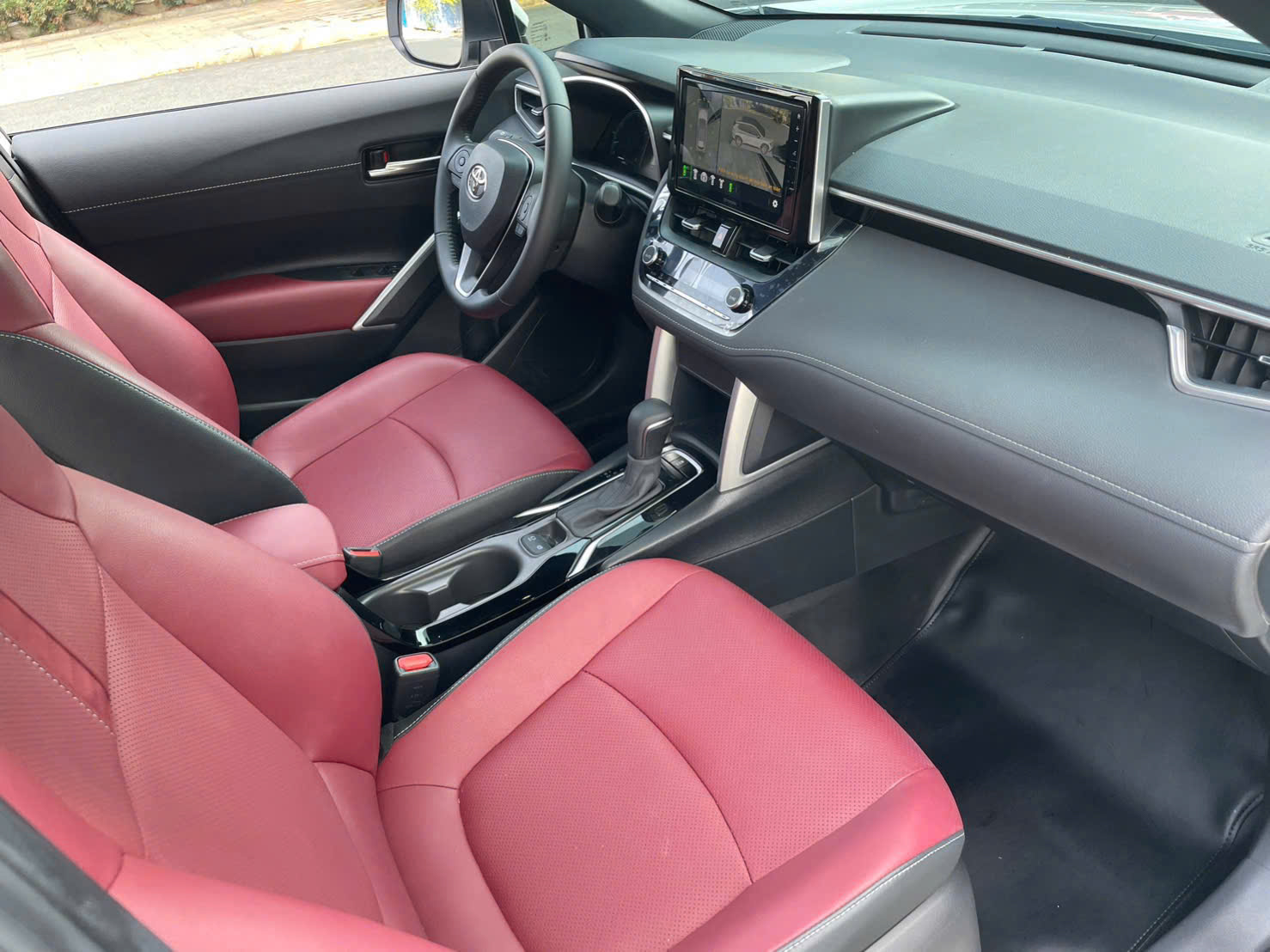 Cần bán Toyota Corolla Cross 1.8V năm 2026, màu trắng, xe nhập