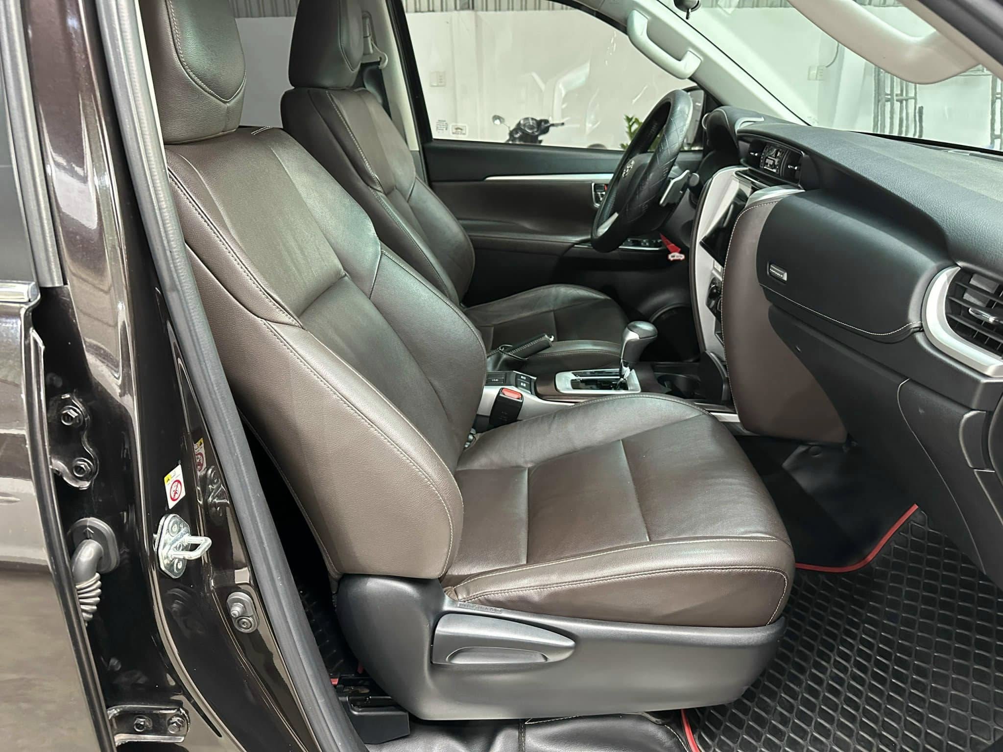 Cần bán xe Toyota Fortuner 2.4G 4x2 AT năm 2020, màu đen, nhập khẩu nguyên chiếc, giá tốt