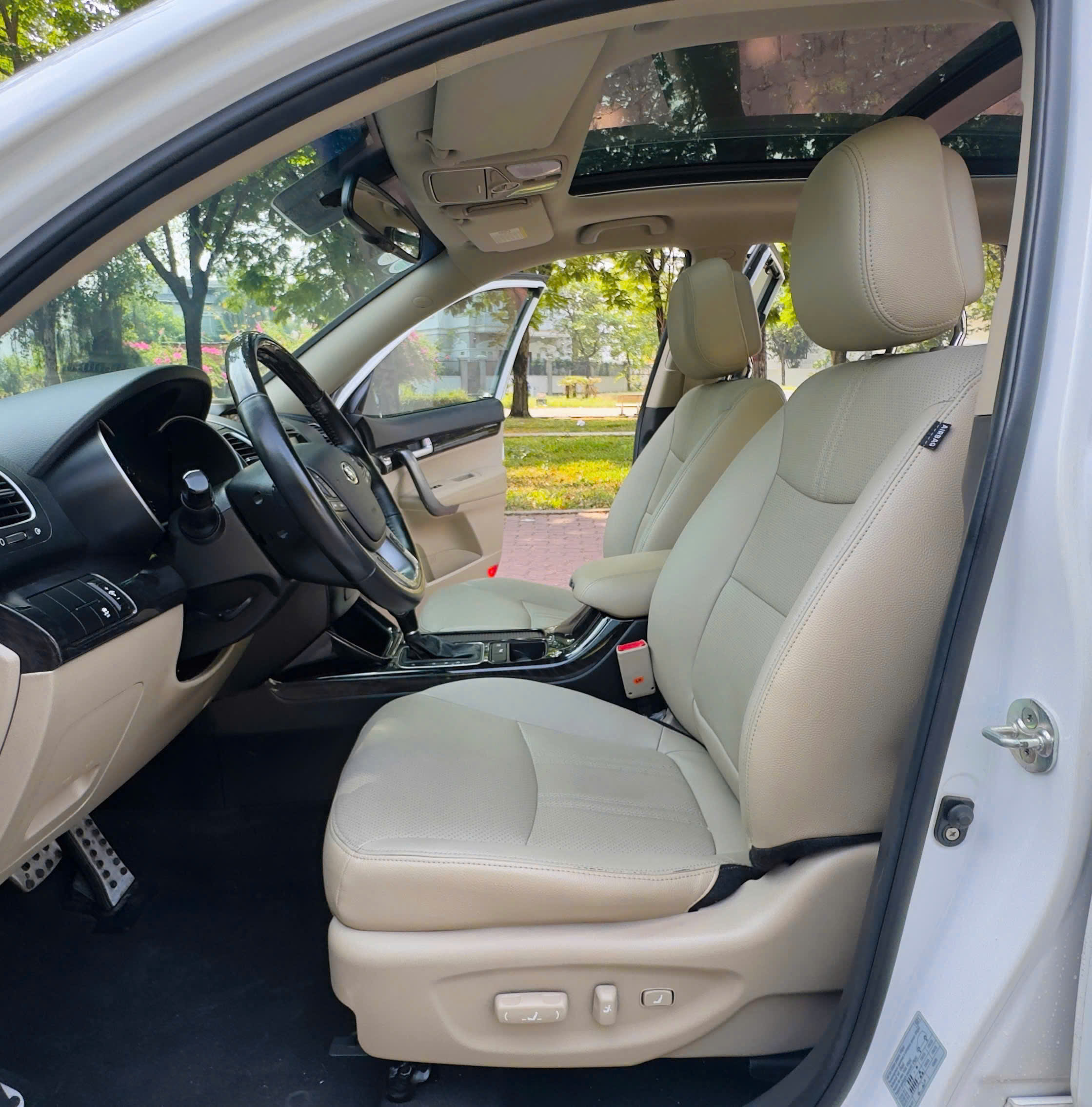 Bán Kia Sorento DATH Full máy dầu sản xuất 2019, màu trắng