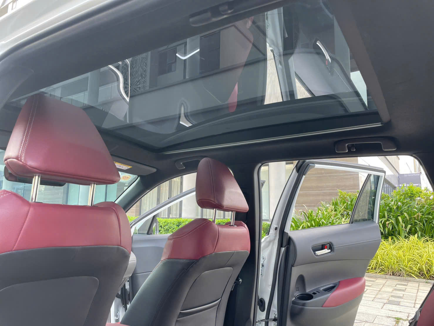 Cần bán Toyota Corolla Cross 1.8V năm 2026, màu trắng, xe nhập