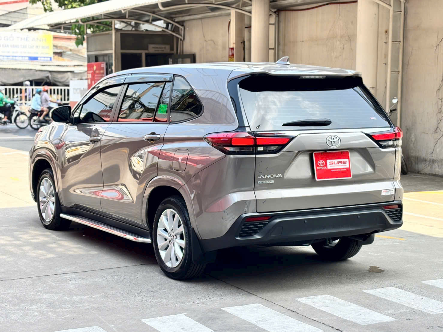 Innova Cross V 2025 ♦  Màu Nâu ► Giá bán 830tr có thương lượng