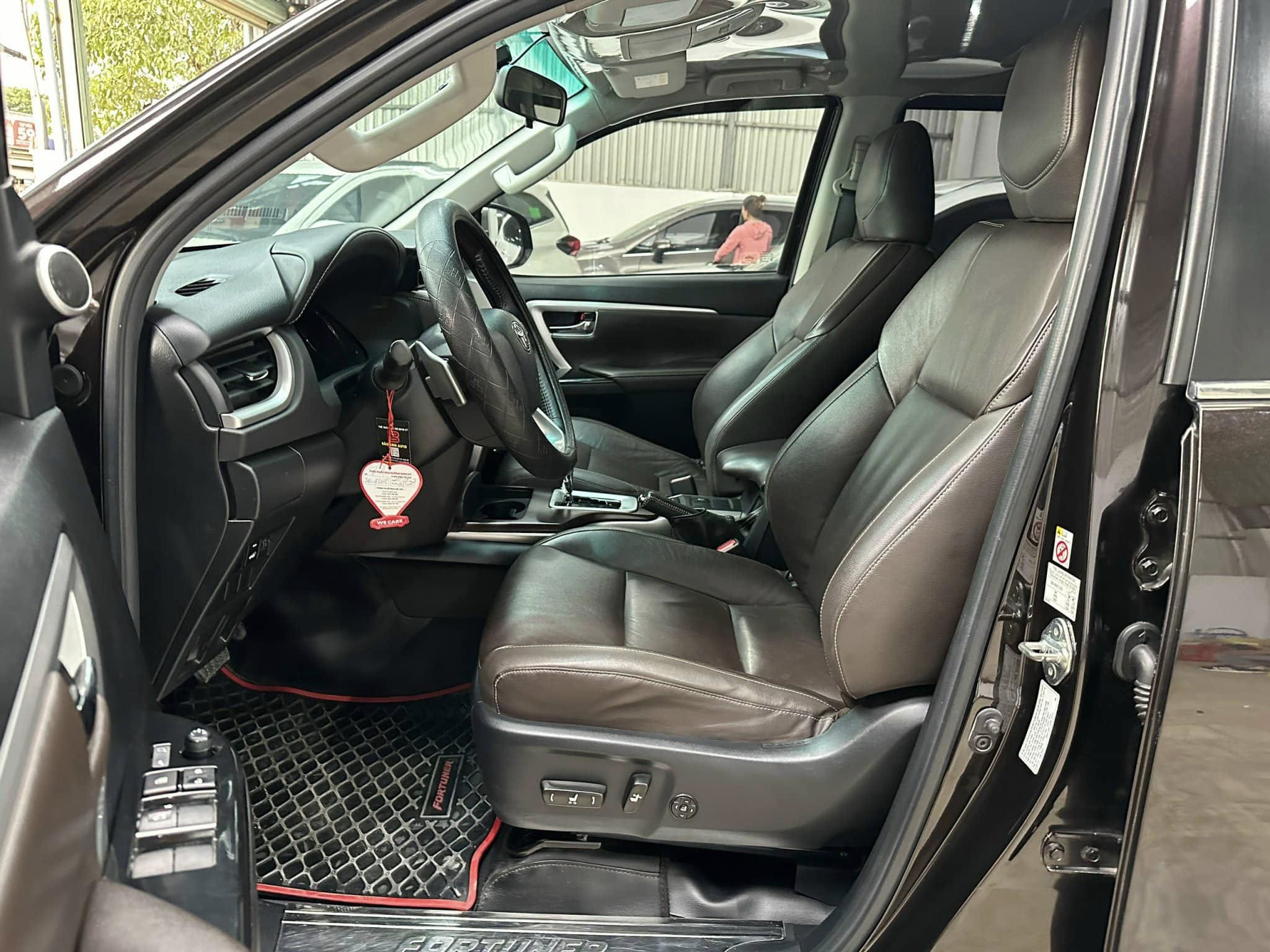 Cần bán xe Toyota Fortuner 2.4G 4x2 AT năm 2020, màu đen, nhập khẩu nguyên chiếc, giá tốt