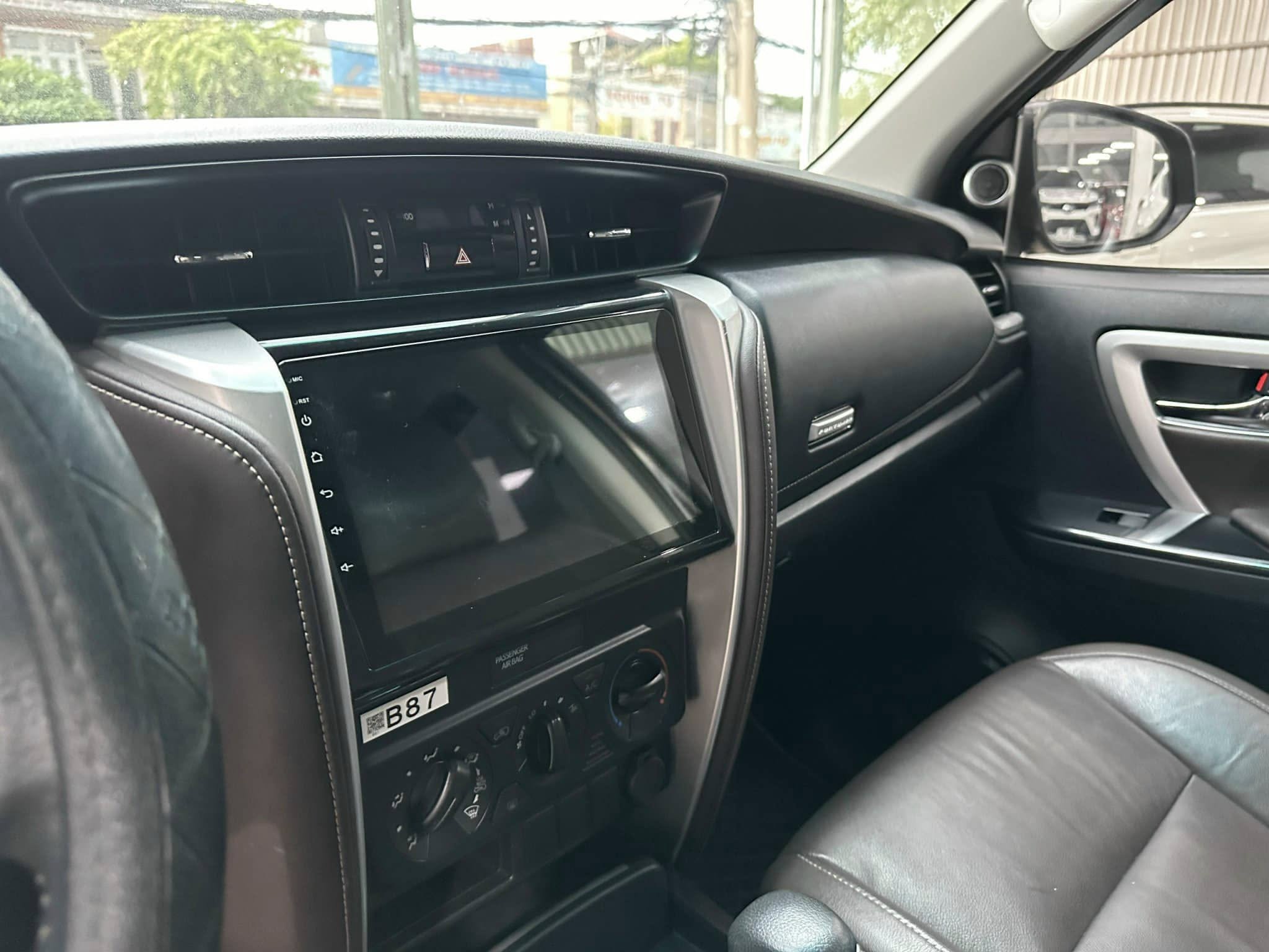 Cần bán xe Toyota Fortuner 2.4G 4x2 AT năm 2020, màu đen, nhập khẩu nguyên chiếc, giá tốt