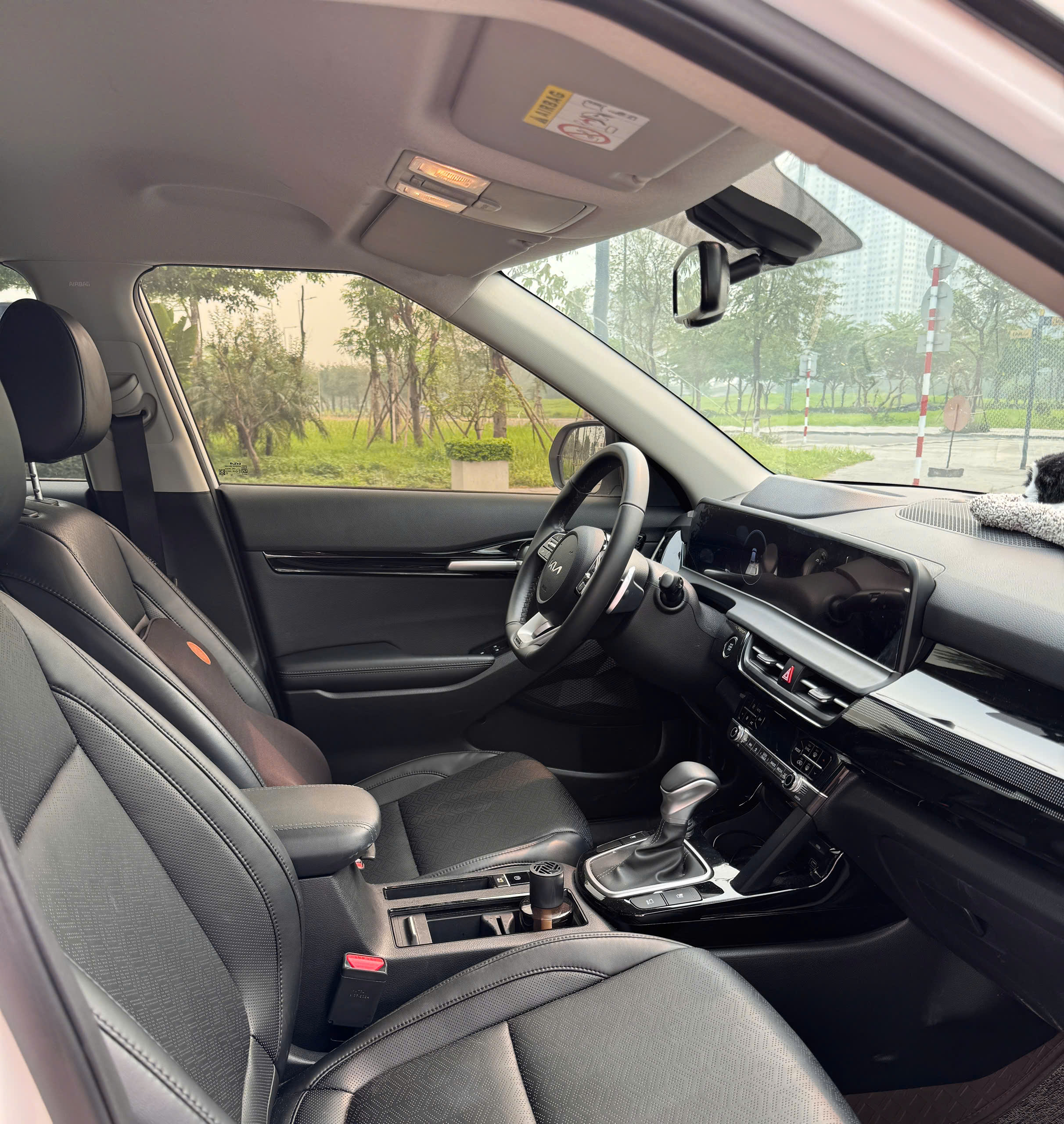 Em đang cần bán Kia Seltos 1.5 Premium 2024