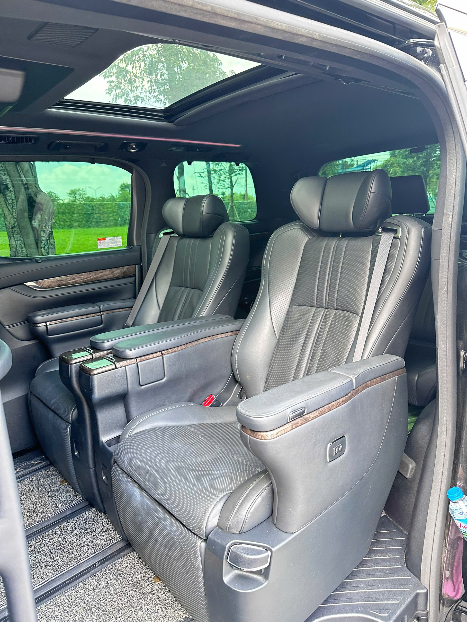 Cho thuê Toyota Alphard kèm tài xế