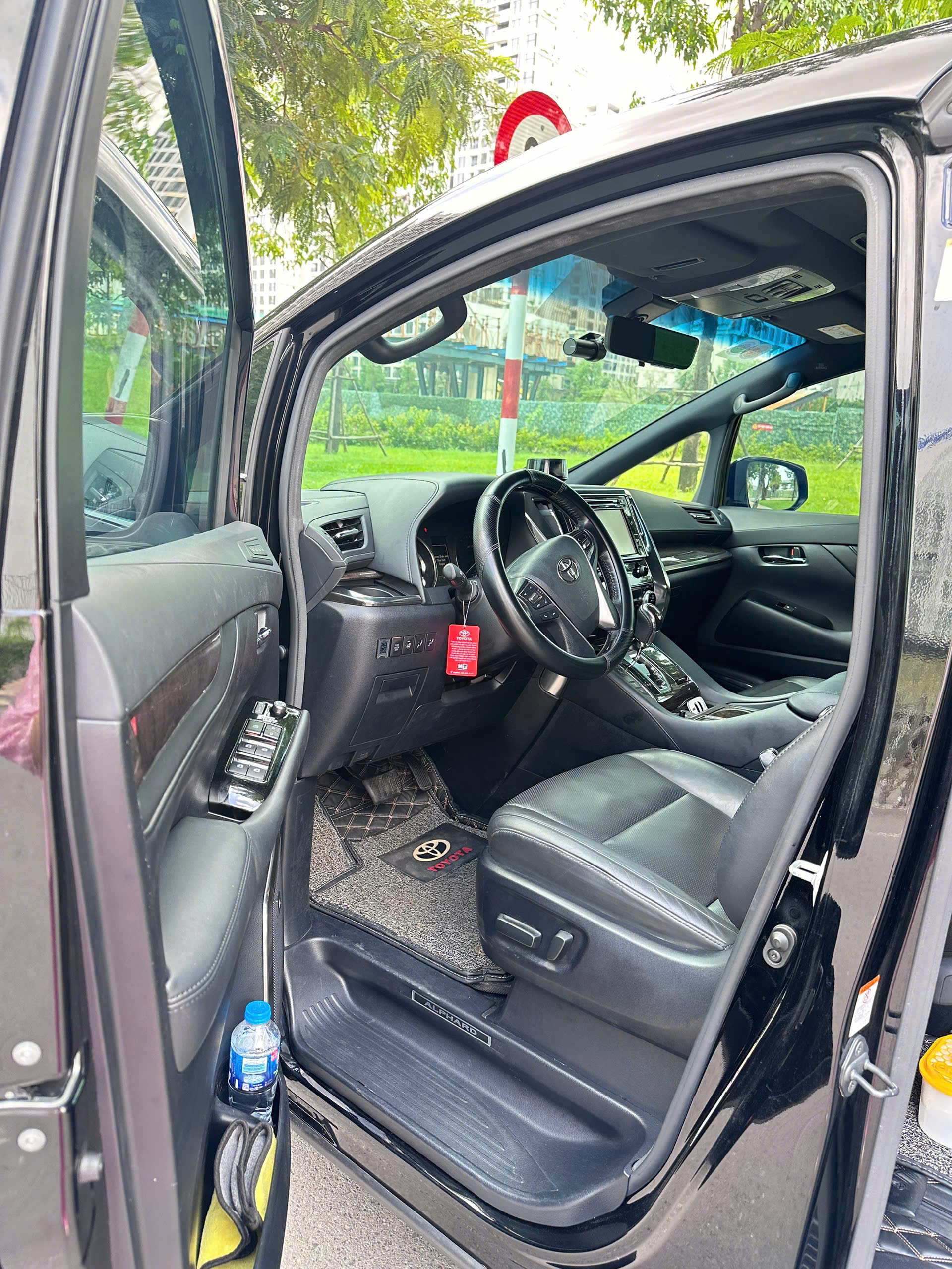 Cho thuê Toyota Alphard kèm tài xế