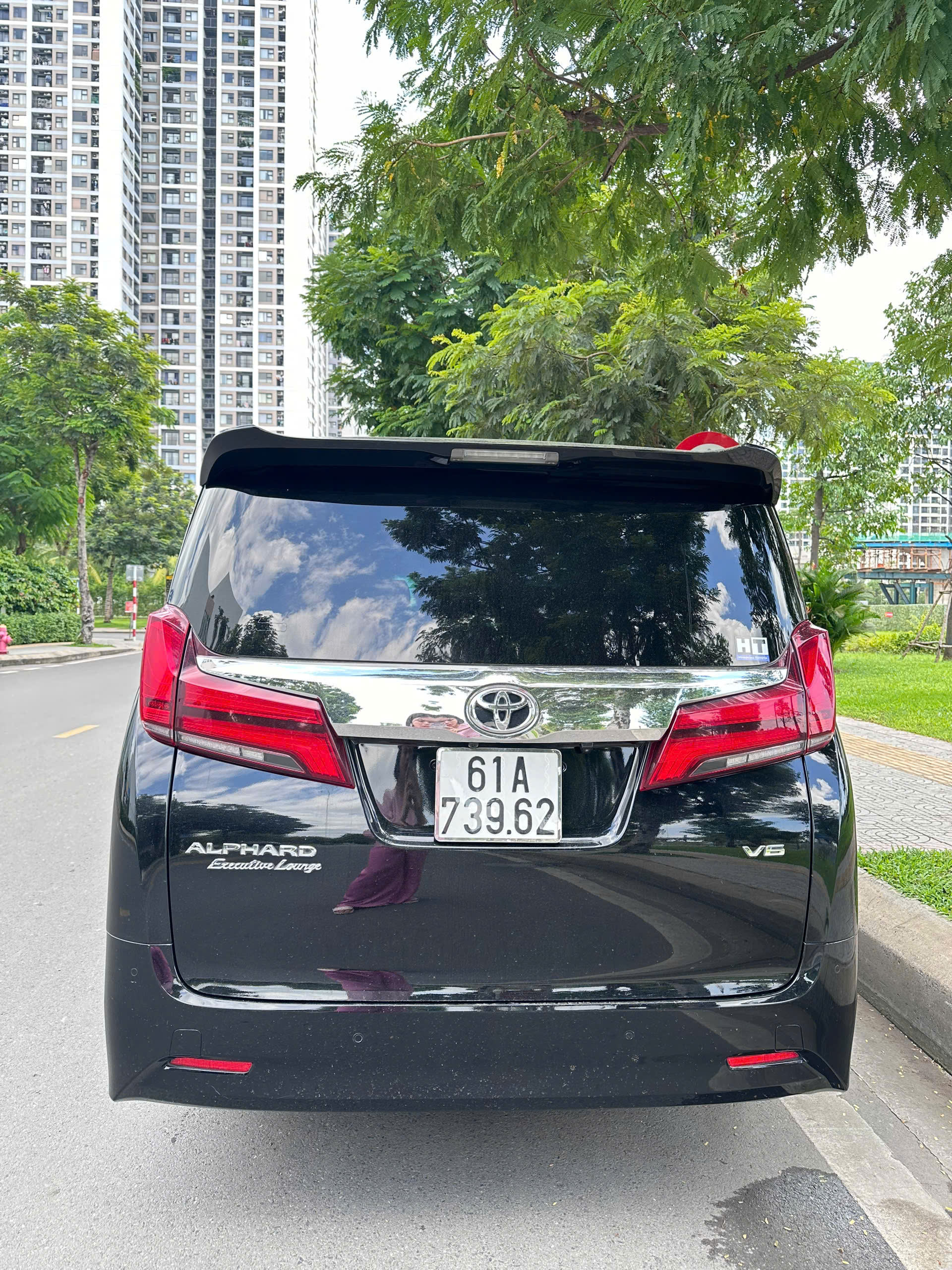 Cho thuê Toyota Alphard kèm tài xế