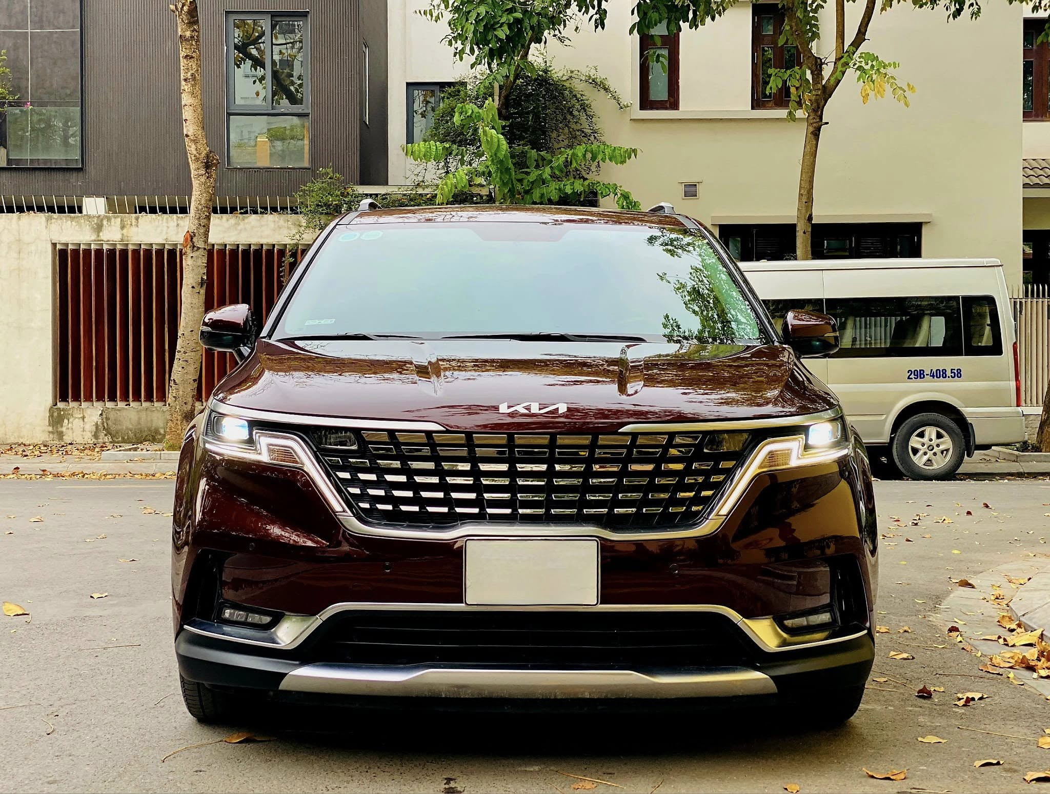 Cần bán Kia Carnival Premium 2.2D 8S năm sản xuất 2023, màu đỏ