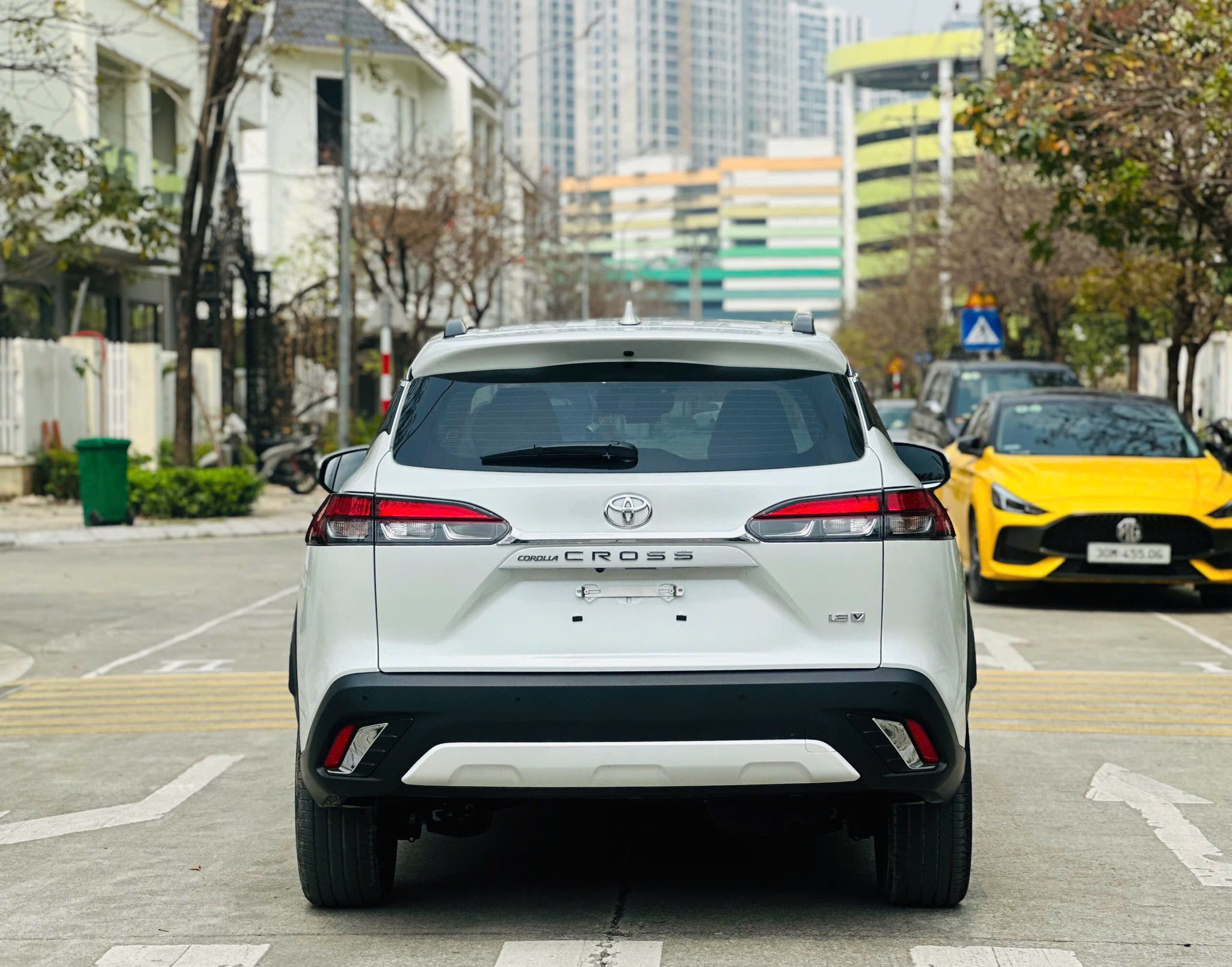 Cần bán Toyota Corolla Cross 1.8V năm 2026, màu trắng, xe nhập