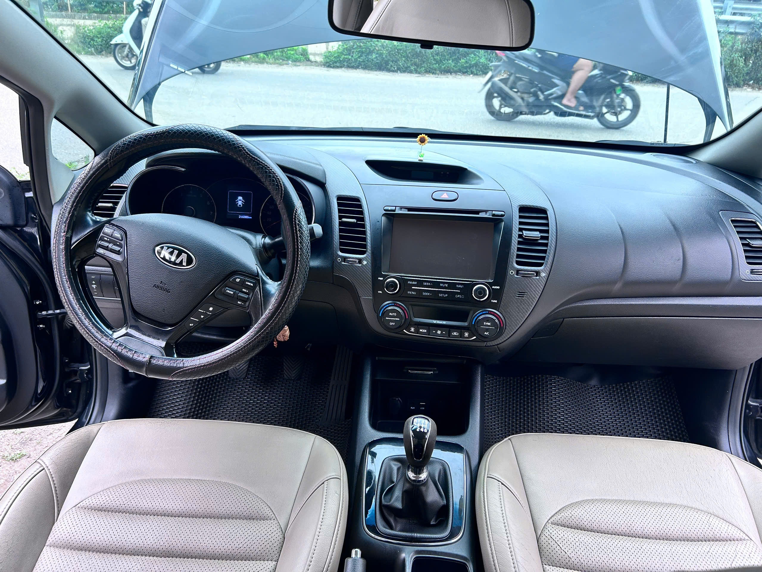 Kia Cerato 2017 bản số sàn, xe cá nhân sử dụng kỹ nên còn rất đẹp.