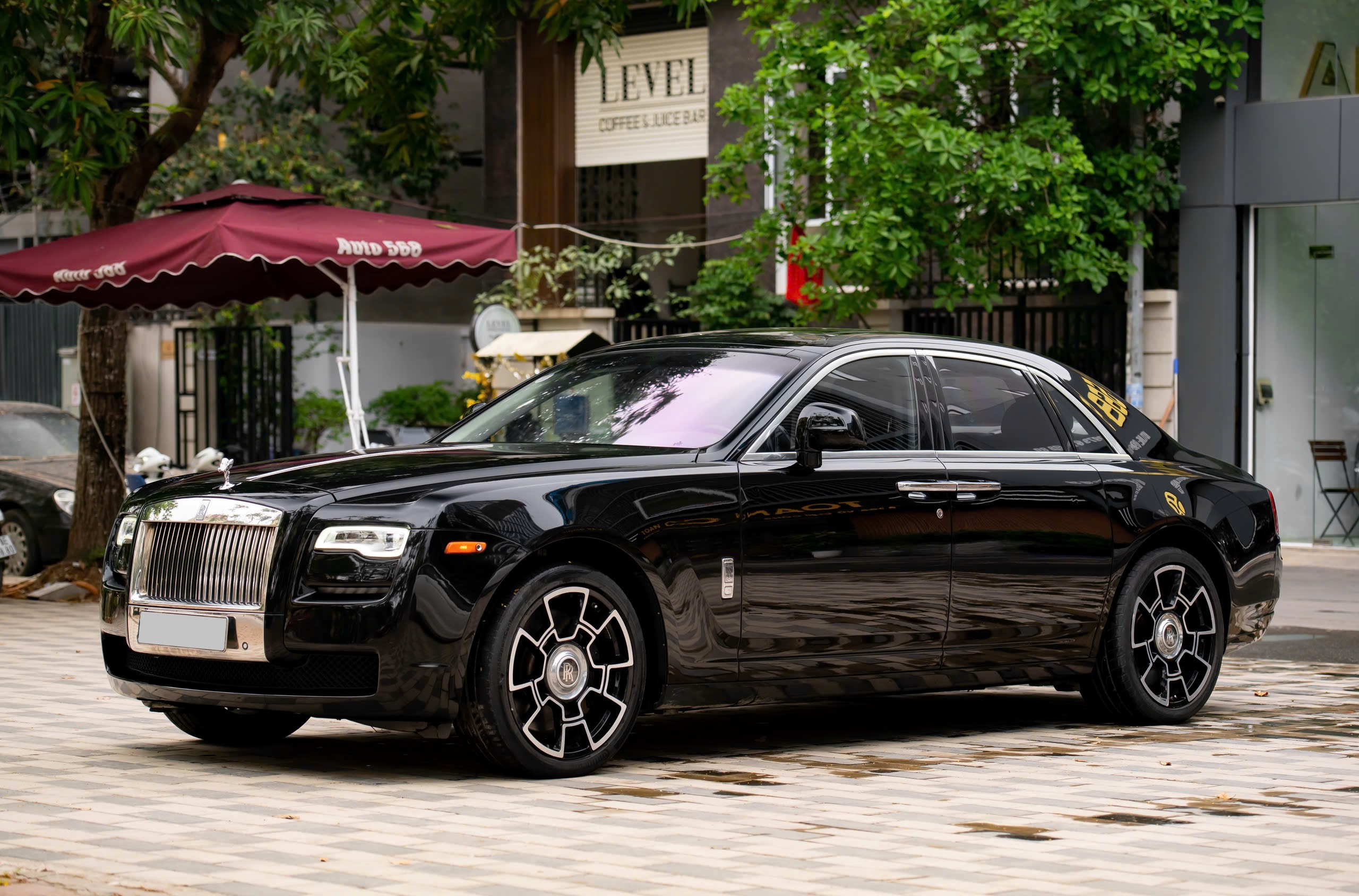 Rolls-Royce Ghost 2010 – Đẳng Cấp Doanh Nhân, Giá Cực Tốt