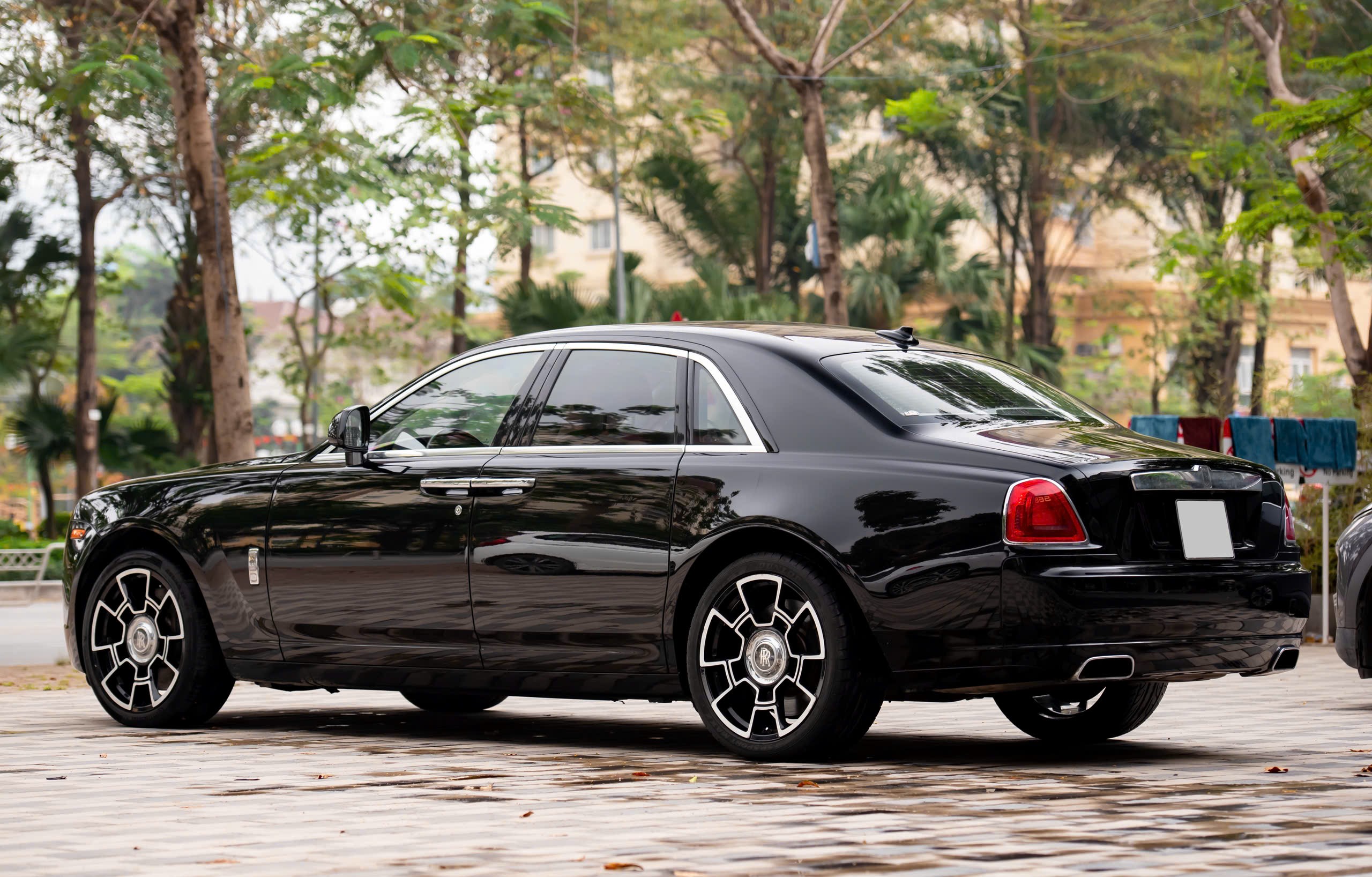 Rolls-Royce Ghost 2010 – Đẳng Cấp Doanh Nhân, Giá Cực Tốt