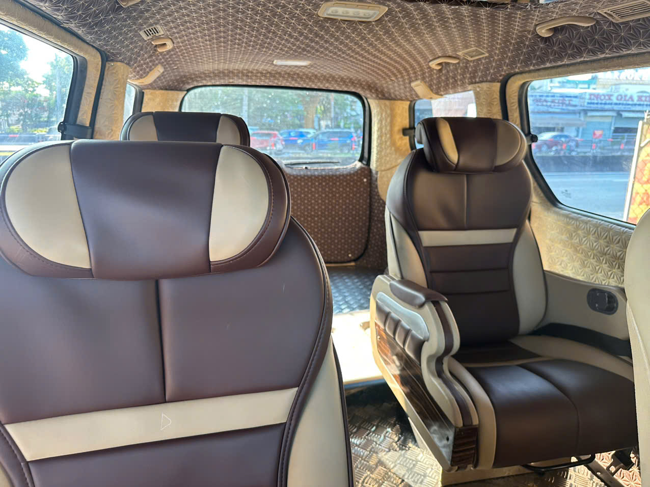 Hyundai Starex 6 Chỗ Limousine – Xe Con Không Niên Hạn – Cực Hiếm