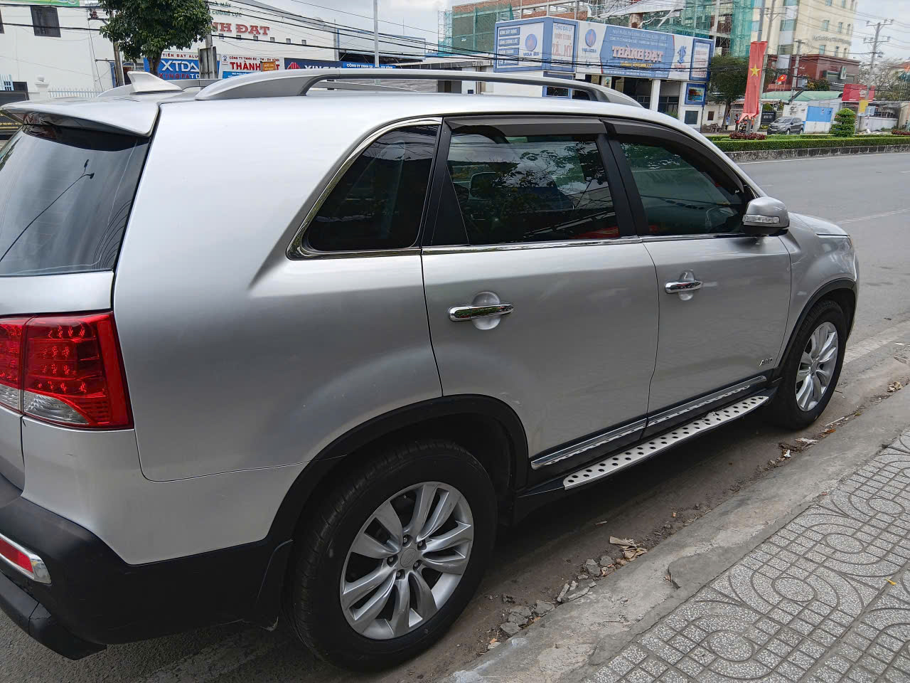 Kia Sorento 2013 2.4 bản cao cấp AWD 02 cầu bốn bánh chủ động toàn thời gian