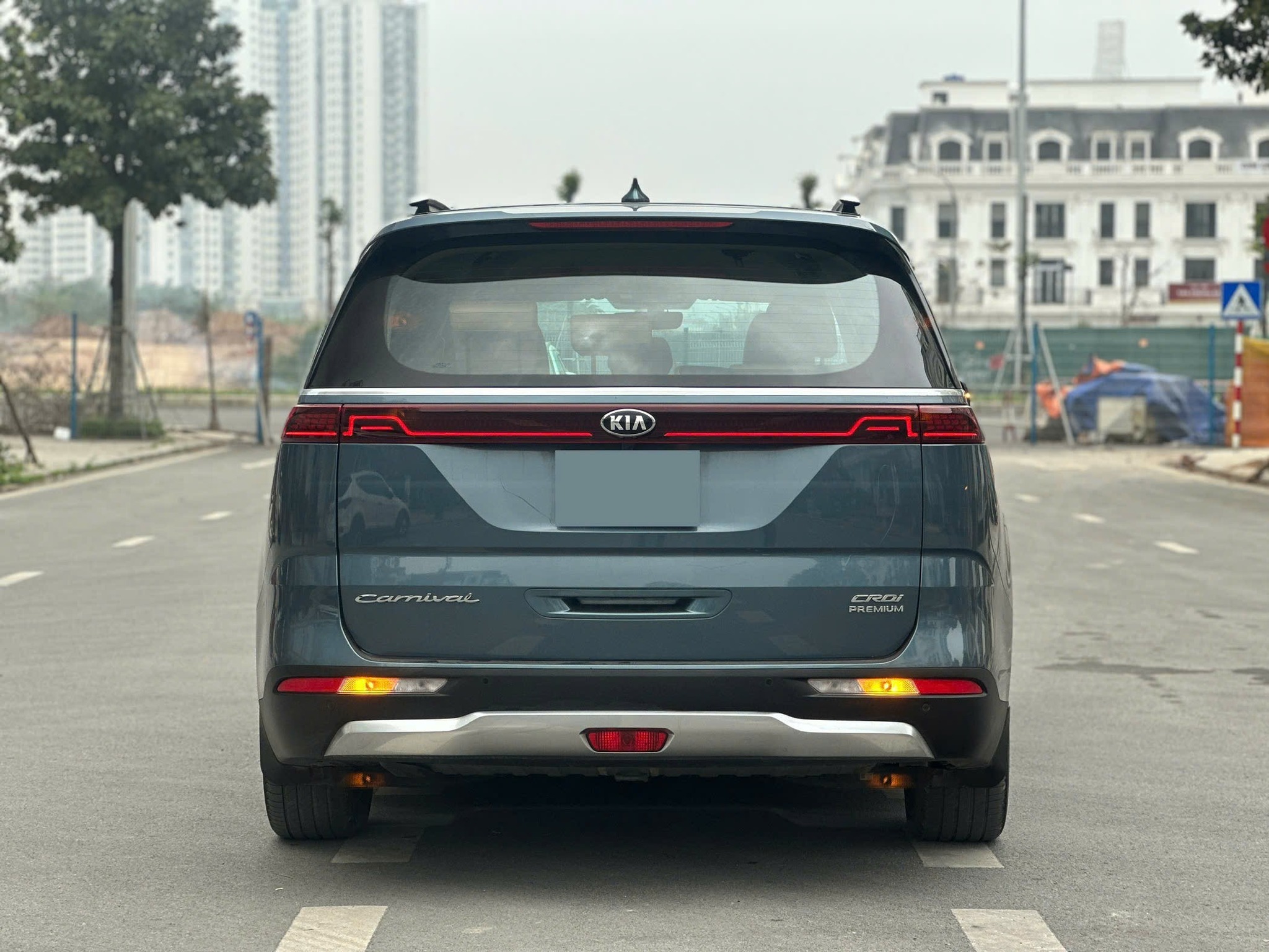 Cần bán Kia Carnival Premium 2.2D 8S sản xuất 2022, màu xanh lục