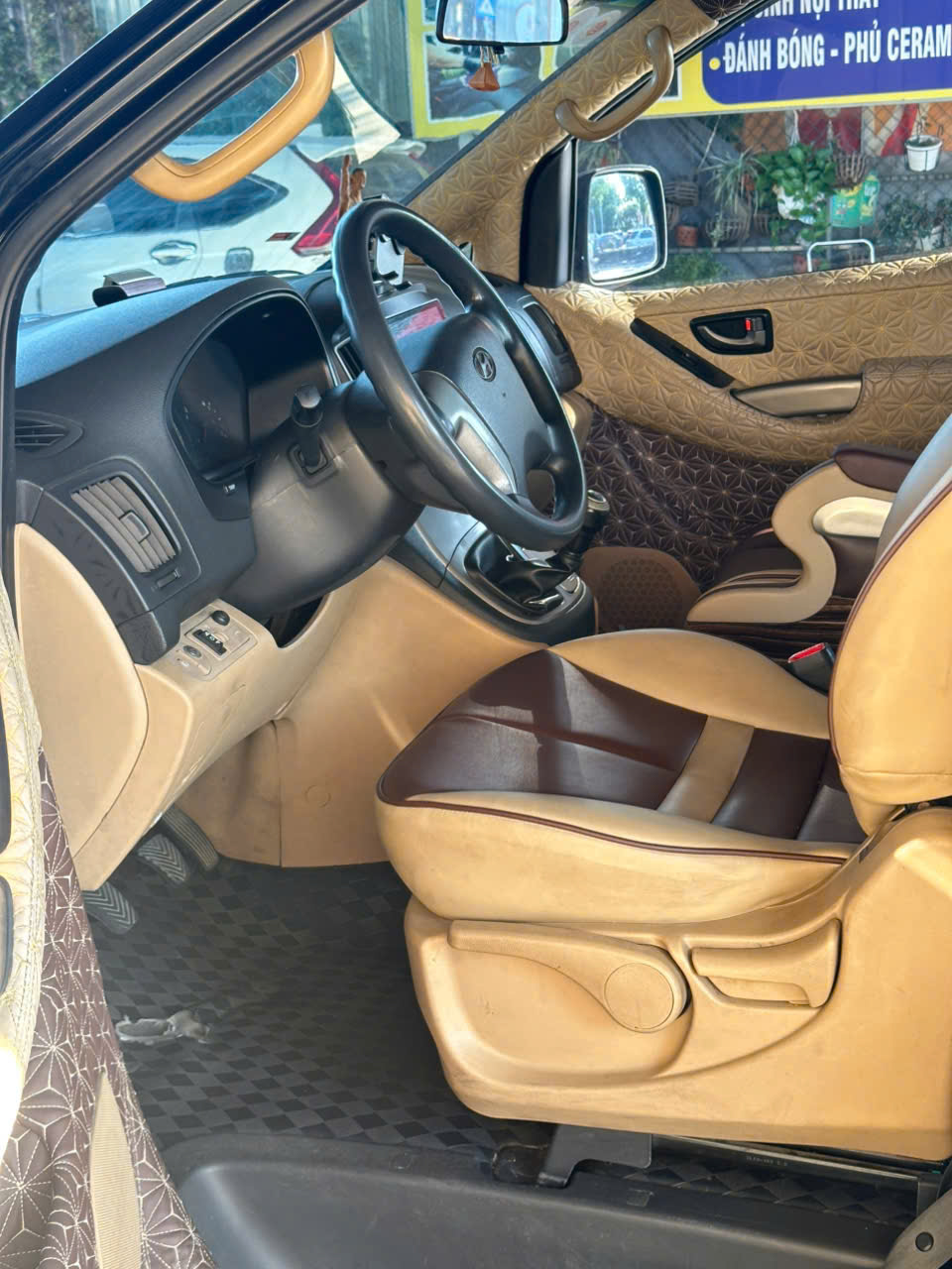 Hyundai Starex 6 Chỗ Limousine – Xe Con Không Niên Hạn – Cực Hiếm