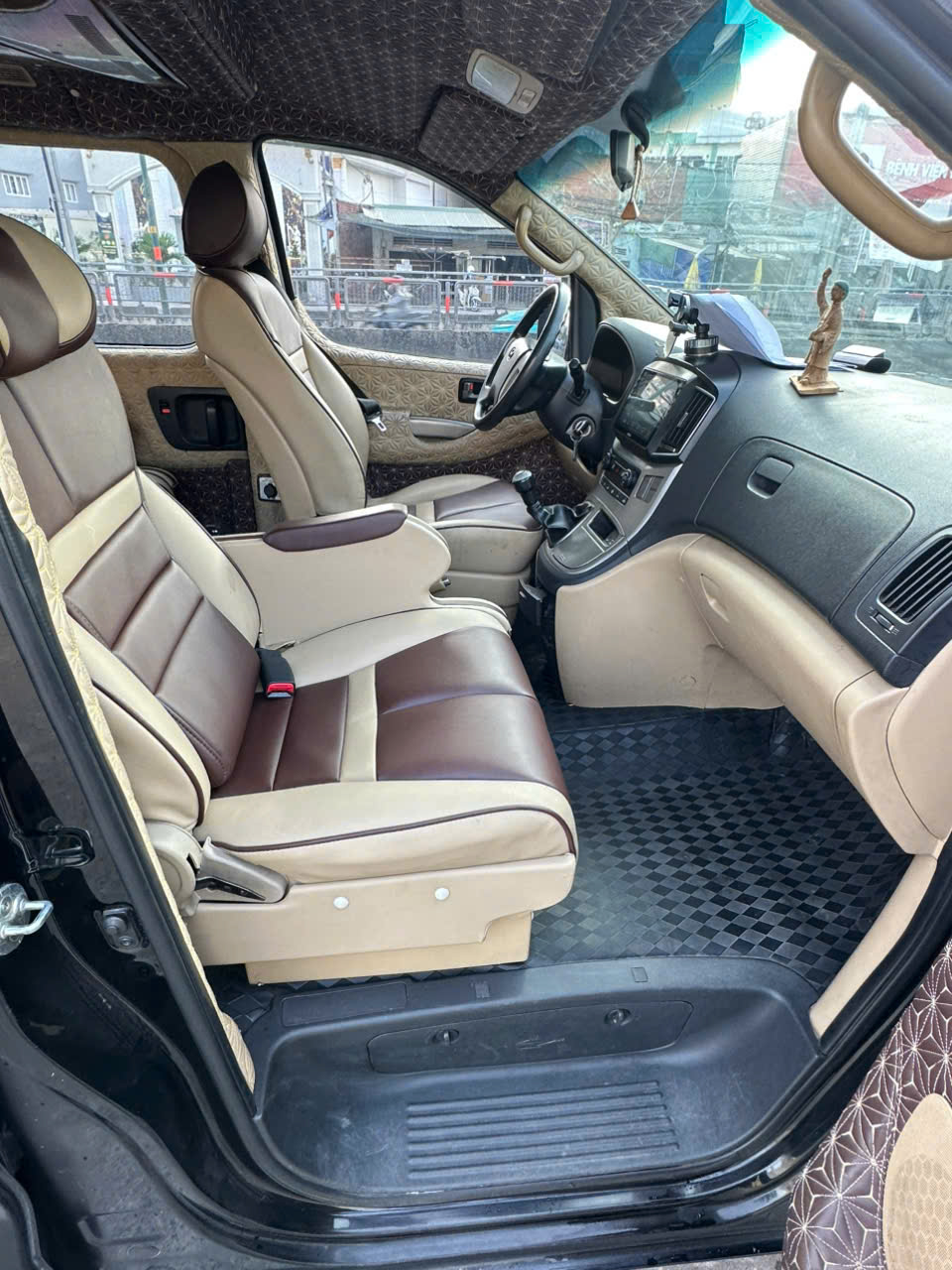 Hyundai Starex 6 Chỗ Limousine – Xe Con Không Niên Hạn – Cực Hiếm