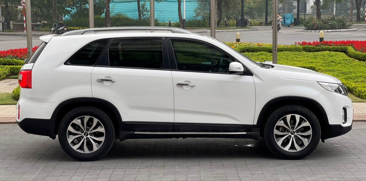 Bán Kia Sorento DATH Full máy dầu sản xuất 2019, màu trắng
