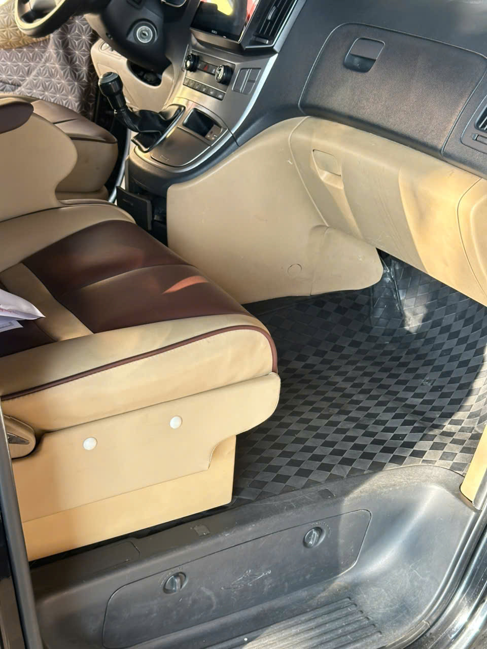 Hyundai Starex 6 Chỗ Limousine – Xe Con Không Niên Hạn – Cực Hiếm