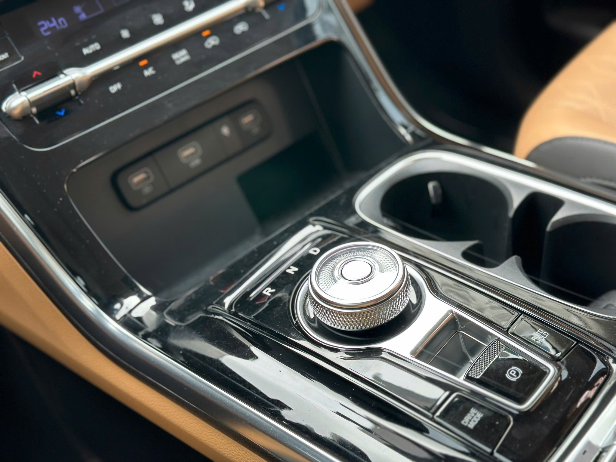 Cần bán Kia Carnival Premium 2.2D 8S sản xuất 2022, màu xanh lục