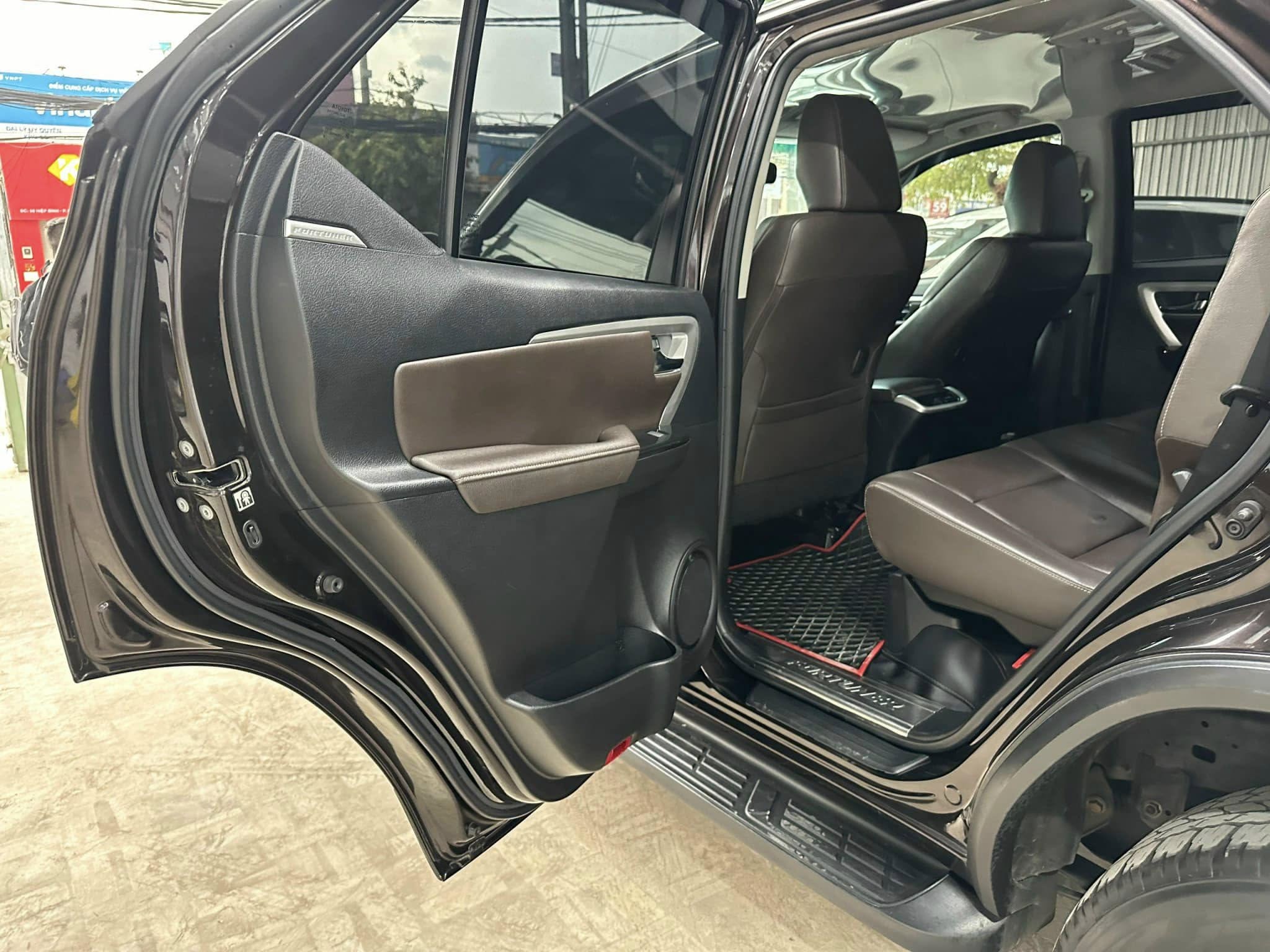 Cần bán xe Toyota Fortuner 2.4G 4x2 AT năm 2020, màu đen, nhập khẩu nguyên chiếc, giá tốt