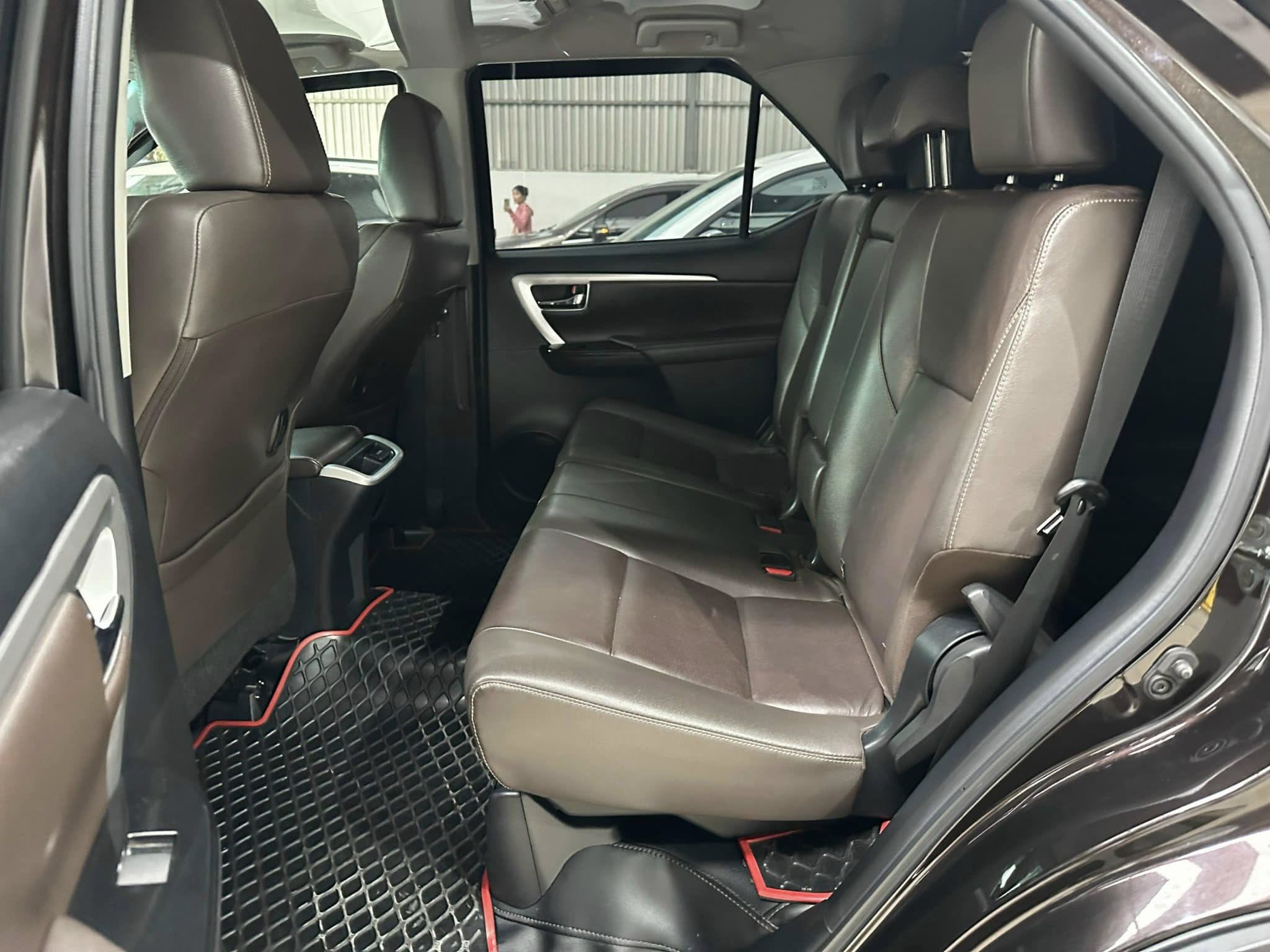 Cần bán xe Toyota Fortuner 2.4G 4x2 AT năm 2020, màu đen, nhập khẩu nguyên chiếc, giá tốt